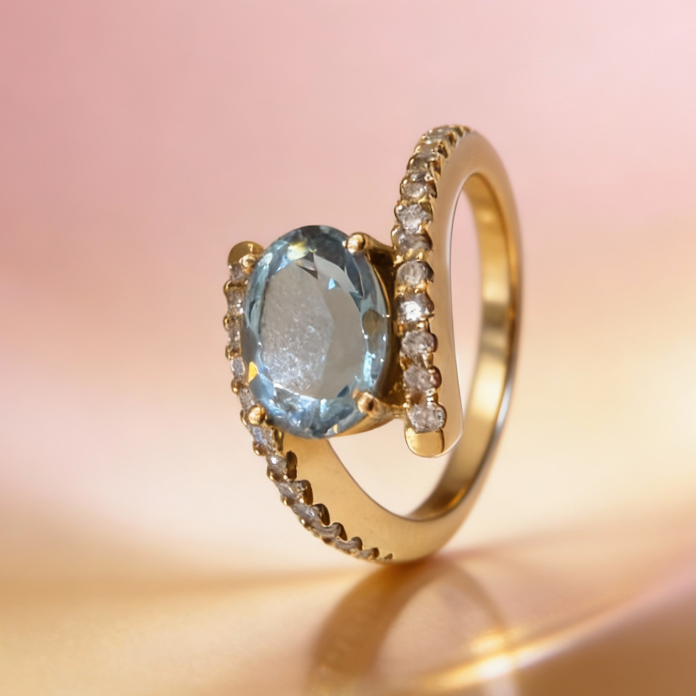 Bague en Aigue marine, Or jaune 18k et sertie de diamants