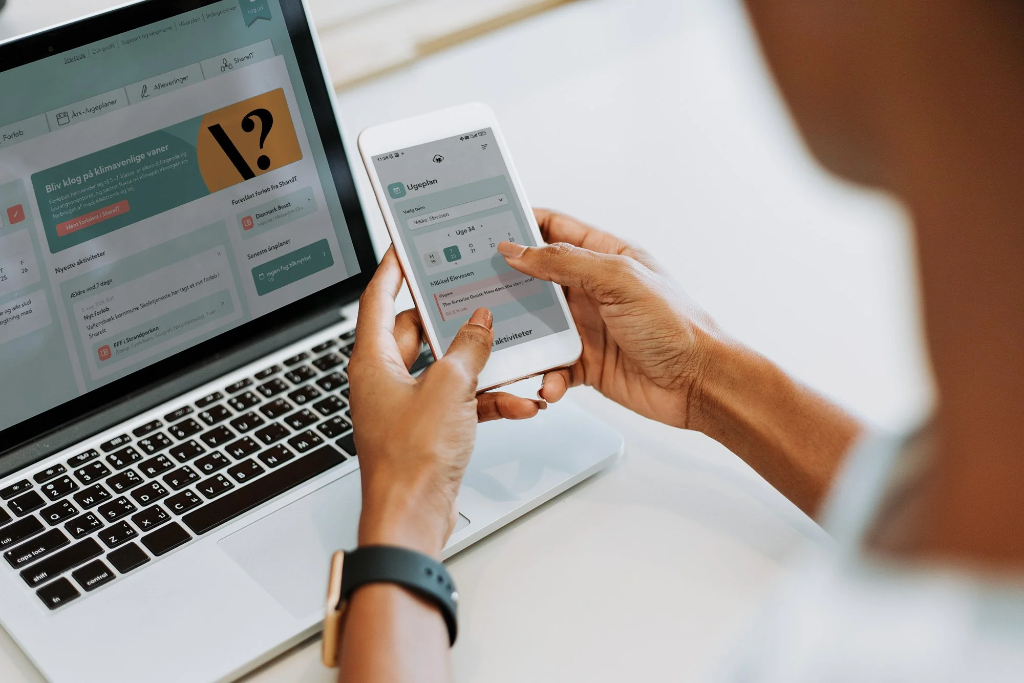 Meebook provides teachers with a detailed overview of students’ academic and social development, enabling them to track progress, adapt teaching, and give targeted feedback.