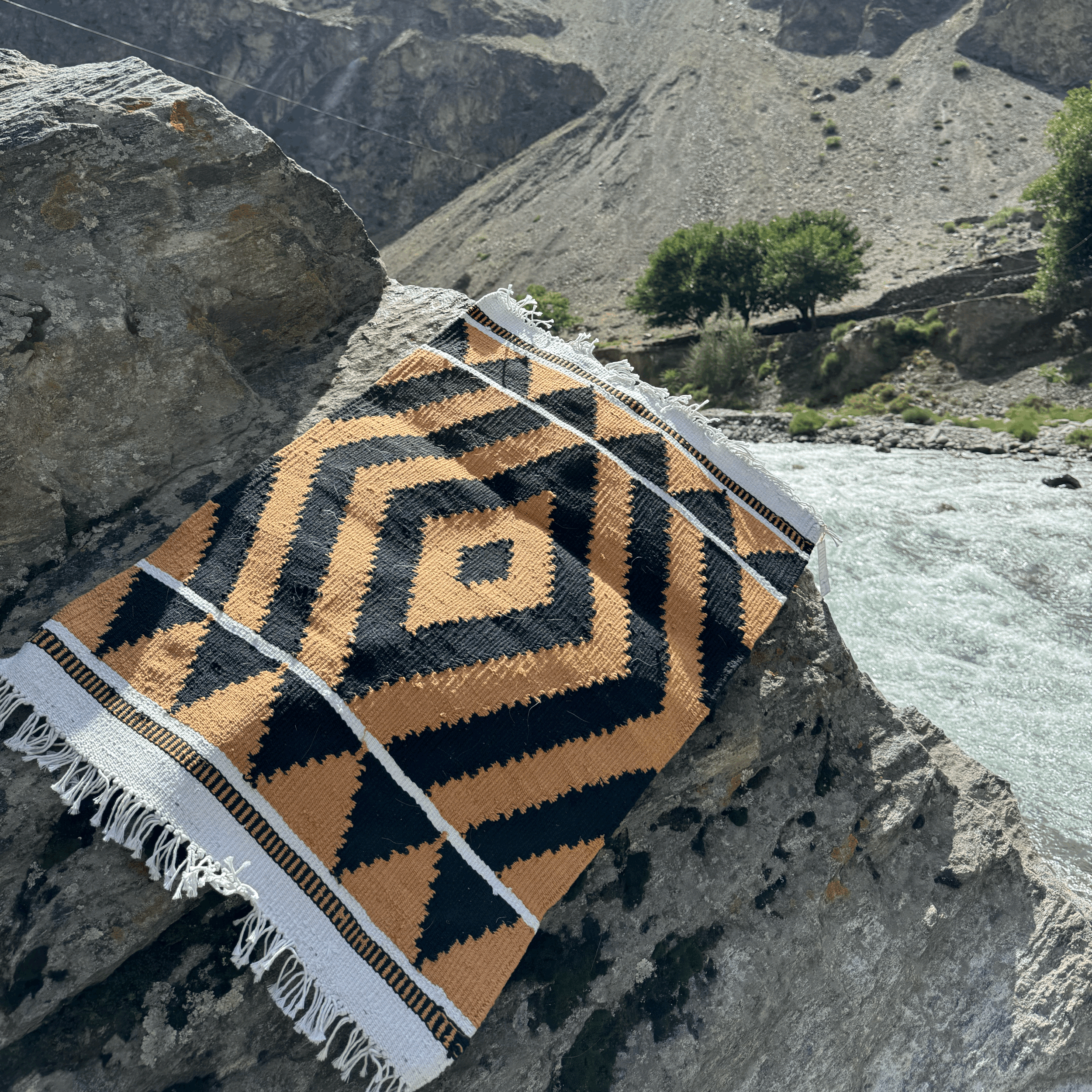 [Limited Edition] Authentic Hand-Woven Hunza 