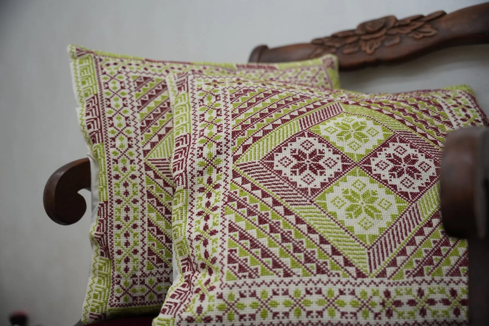 Handsewn Palestinian Tatreez Cushion - Arnab ( 1 Pair )