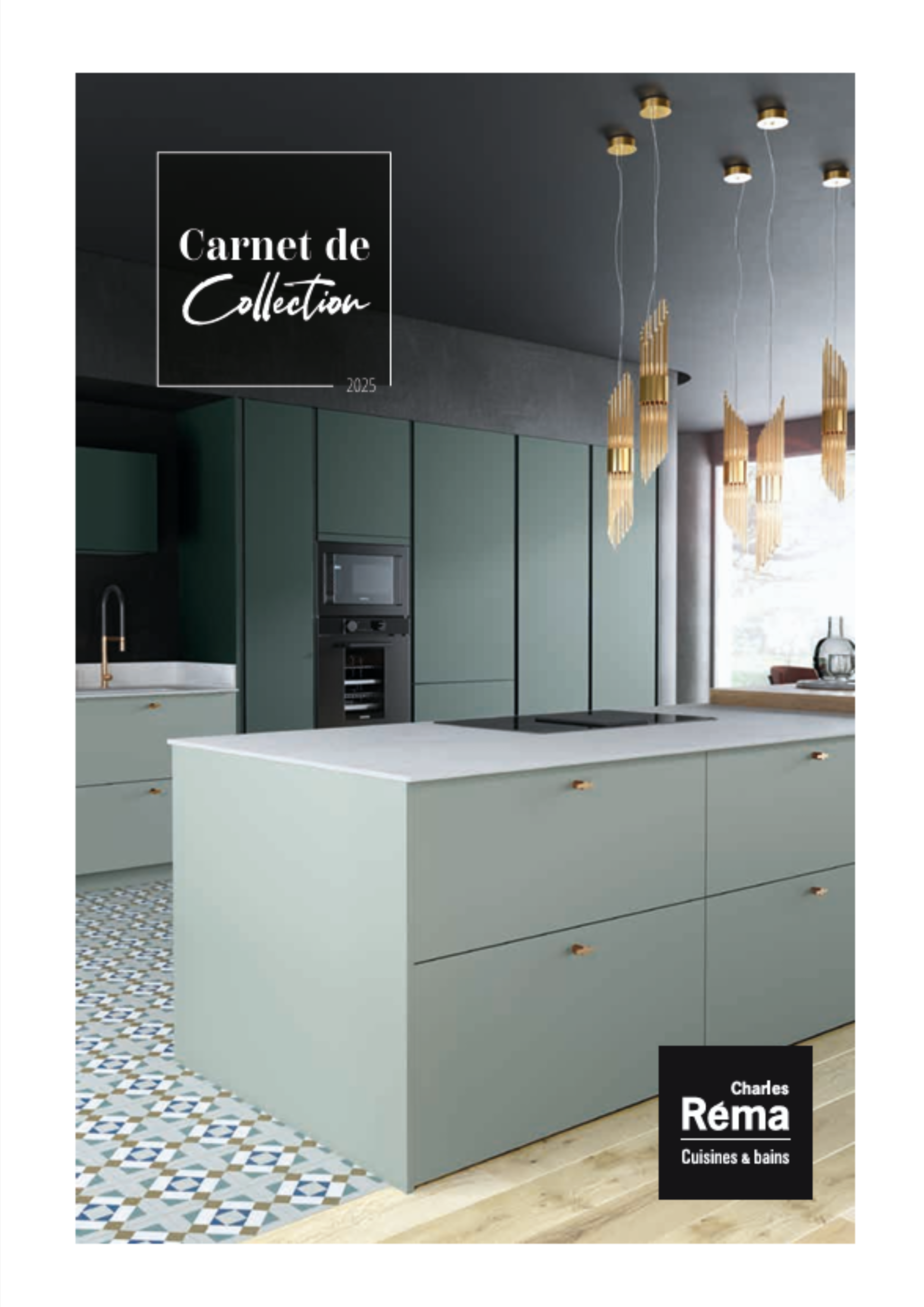 Couverture d'un carnet de collection de cuisines modernes, mettant en avant une cuisine avec un îlot central vert pâle, des armoires vert foncé, un sol en carreaux colorés, et des luminaires suspendus en bois.