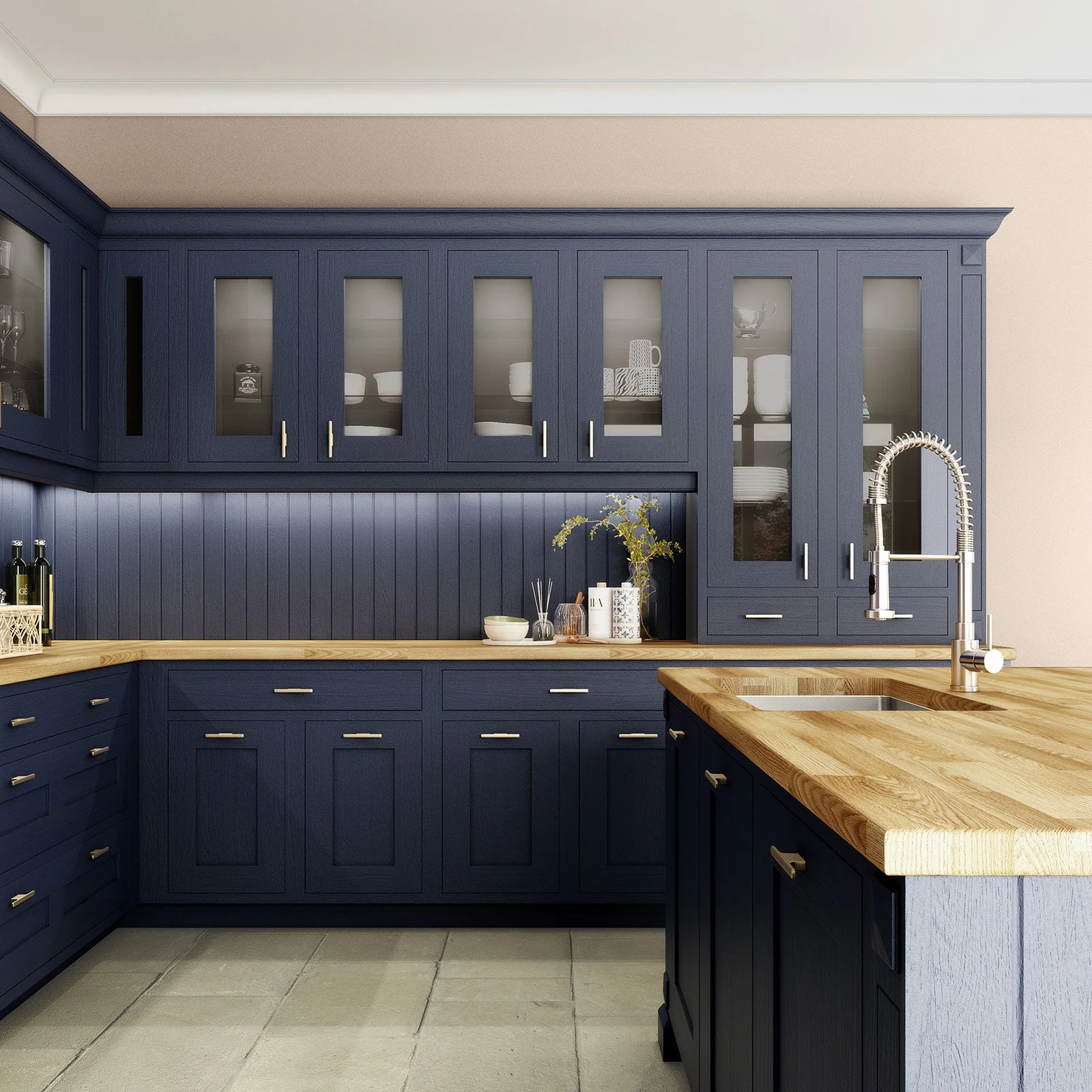 Cuisine avec façades de placards bleus, comptoir en bois clair, évier intégré, et éléments de décoration comme des bouteilles, un vase avec des branches, et des accessoires de cuisine.