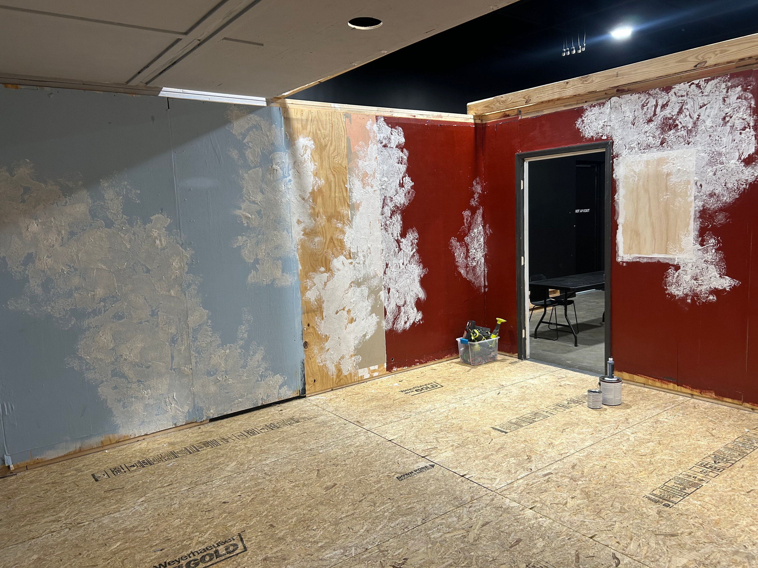 Texturing walls with joint compound