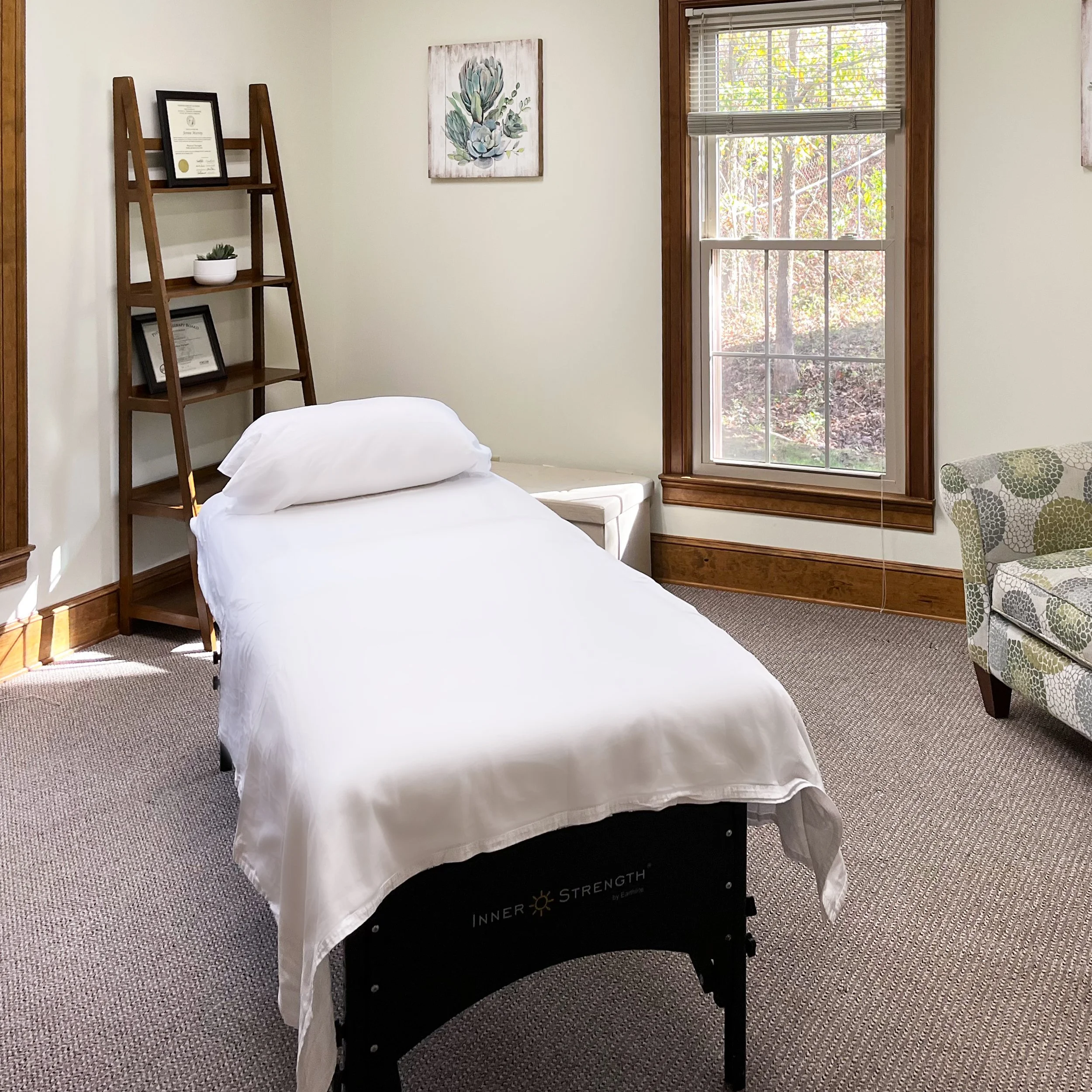 The inviting treatment room of Jennie Murray Physical Therapy in Waxhaw, NC