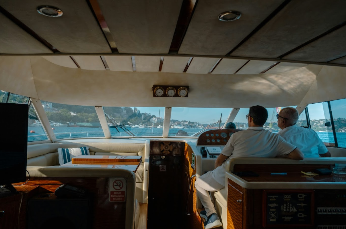 Captaina and first mate delivering a motor yacht