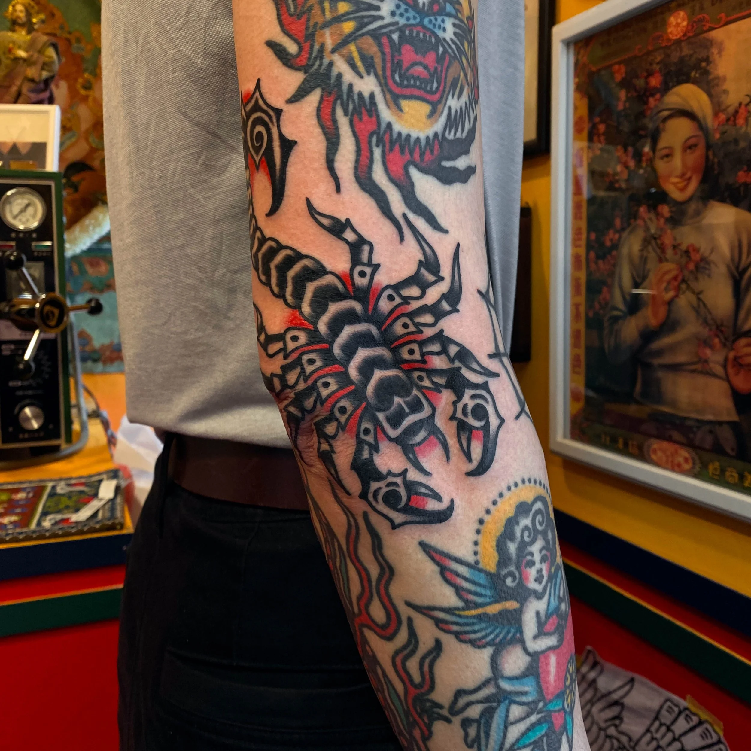 scorpion-tiger-angel-traditional-oldschool-tokyo-tattoo-electric-martina.jpg