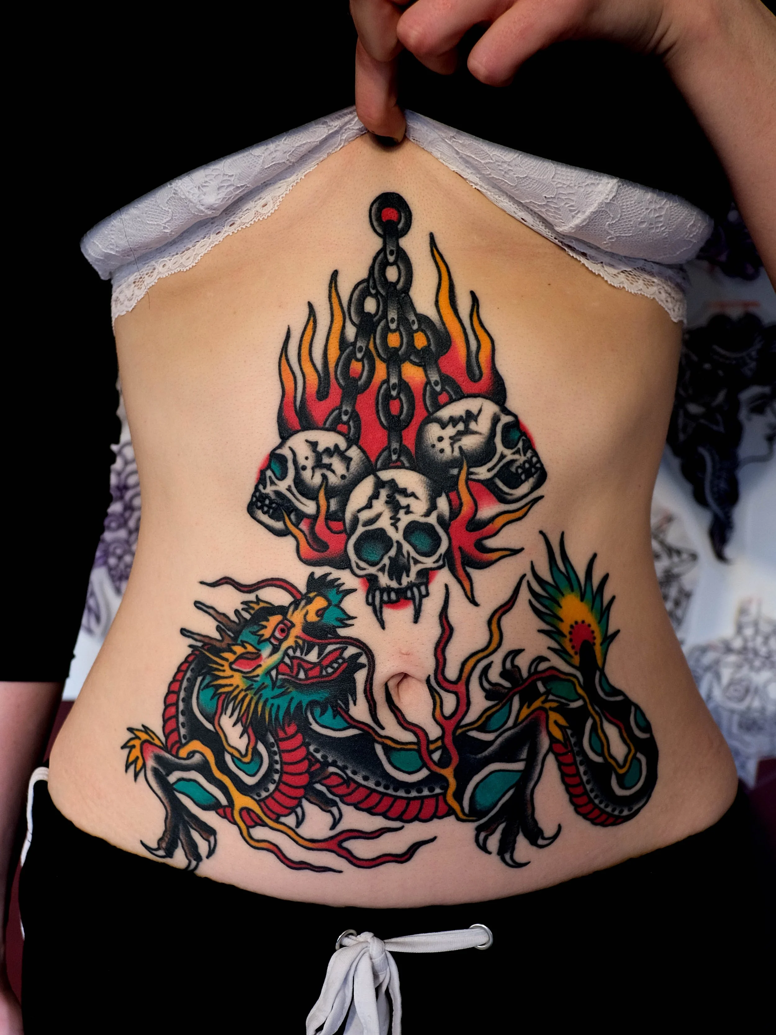 dragon-skulls-chain-picture-machine-traditional-oldschool-tokyo-tattoo-electric-martina.jpg