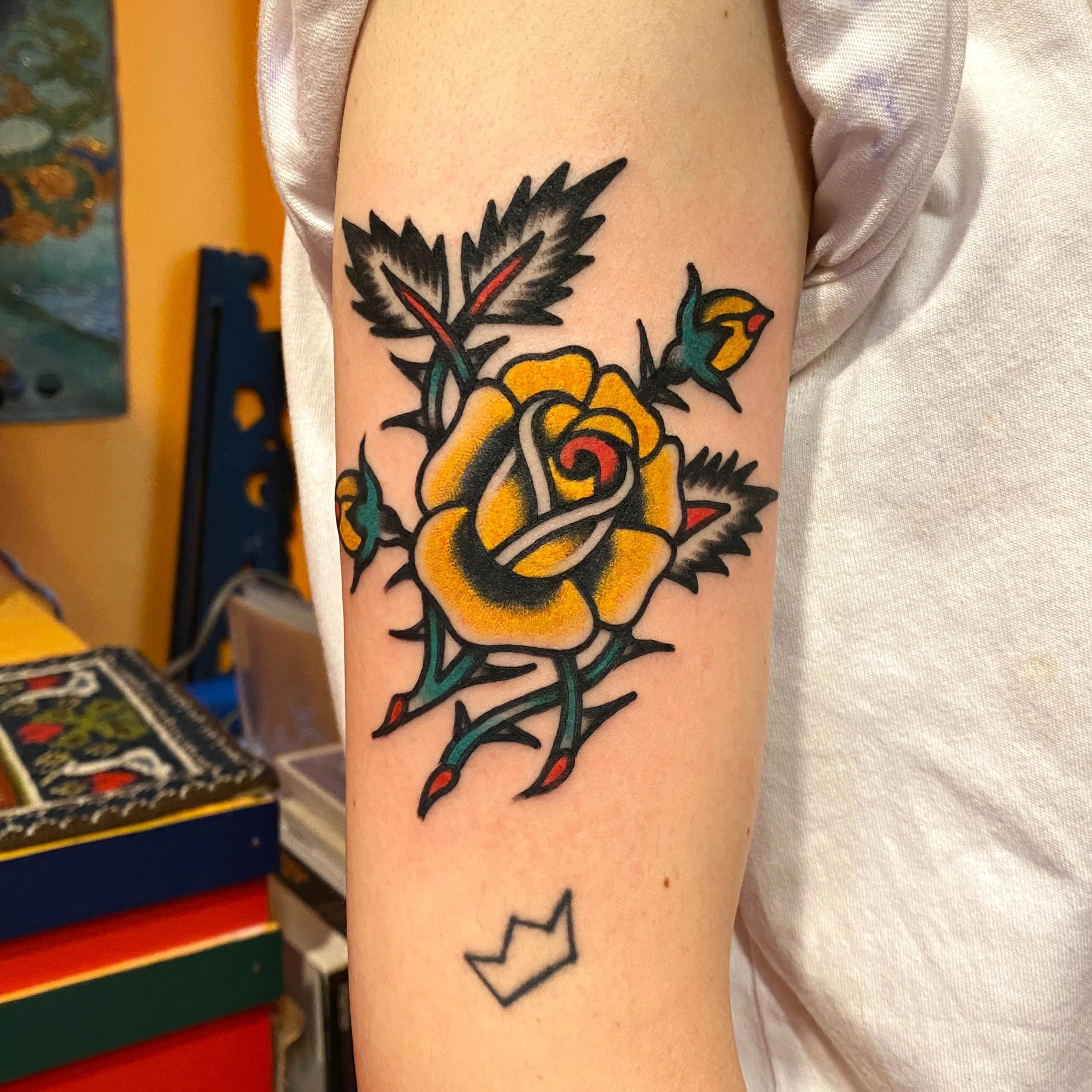 yellow-rose-traditional-oldschool-tokyo-tattoo-electric-martina.jpg