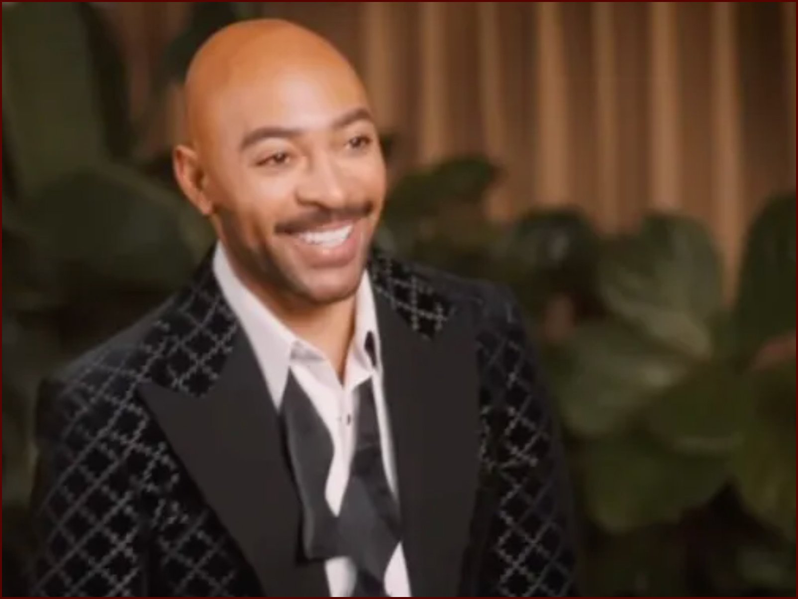 THR: Get Ready With Celebrity Makeup Artist &amp; Medicube Global Creative Director Sir John