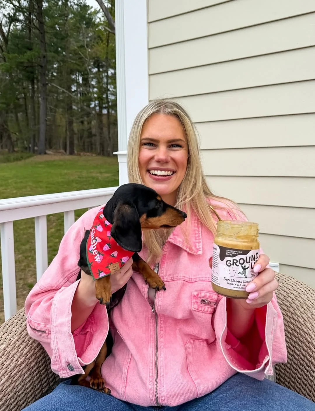 @jenneatsgoood partnered with @grounduppdx to create Date Cashew Cookie Dough 🍪🍫🐾

A delicious mix of cashews, coconut, dates, cacao, vanilla, + almond extract, and we cannot wait to get our hands on our own jars!