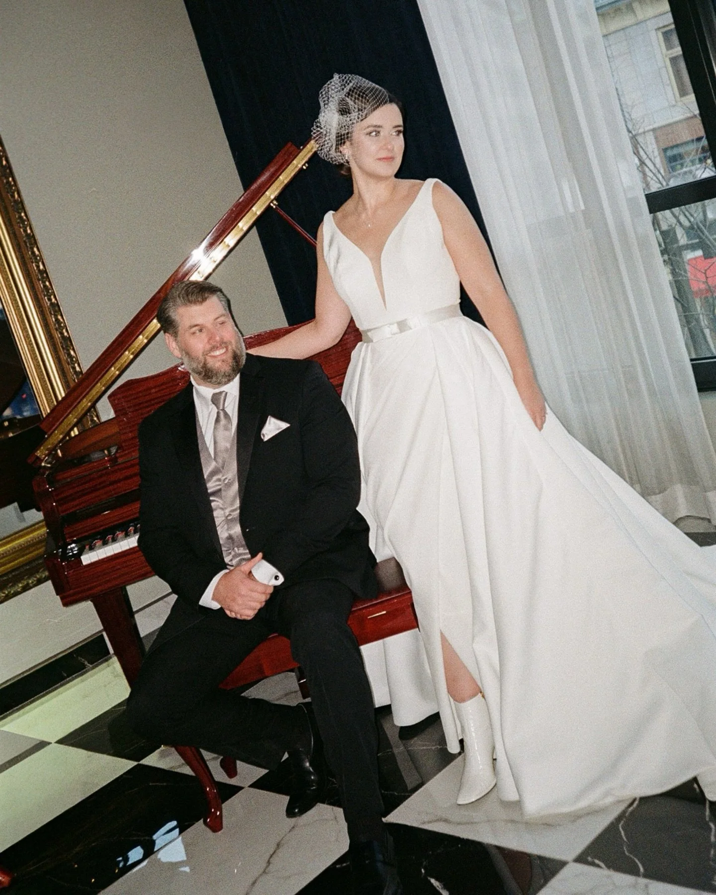 M-A + S 🤍
Du Morrin Centre &agrave; l&rsquo;H&ocirc;tel Monsieur Jean, jusqu&rsquo;au Pub Sainte-Patrick.
Trois lieux, une m&ecirc;me histoire, capt&eacute;e avec lenteur, grain et v&eacute;rit&eacute;.

Photographe: @vincentlabontephoto
2e photogra