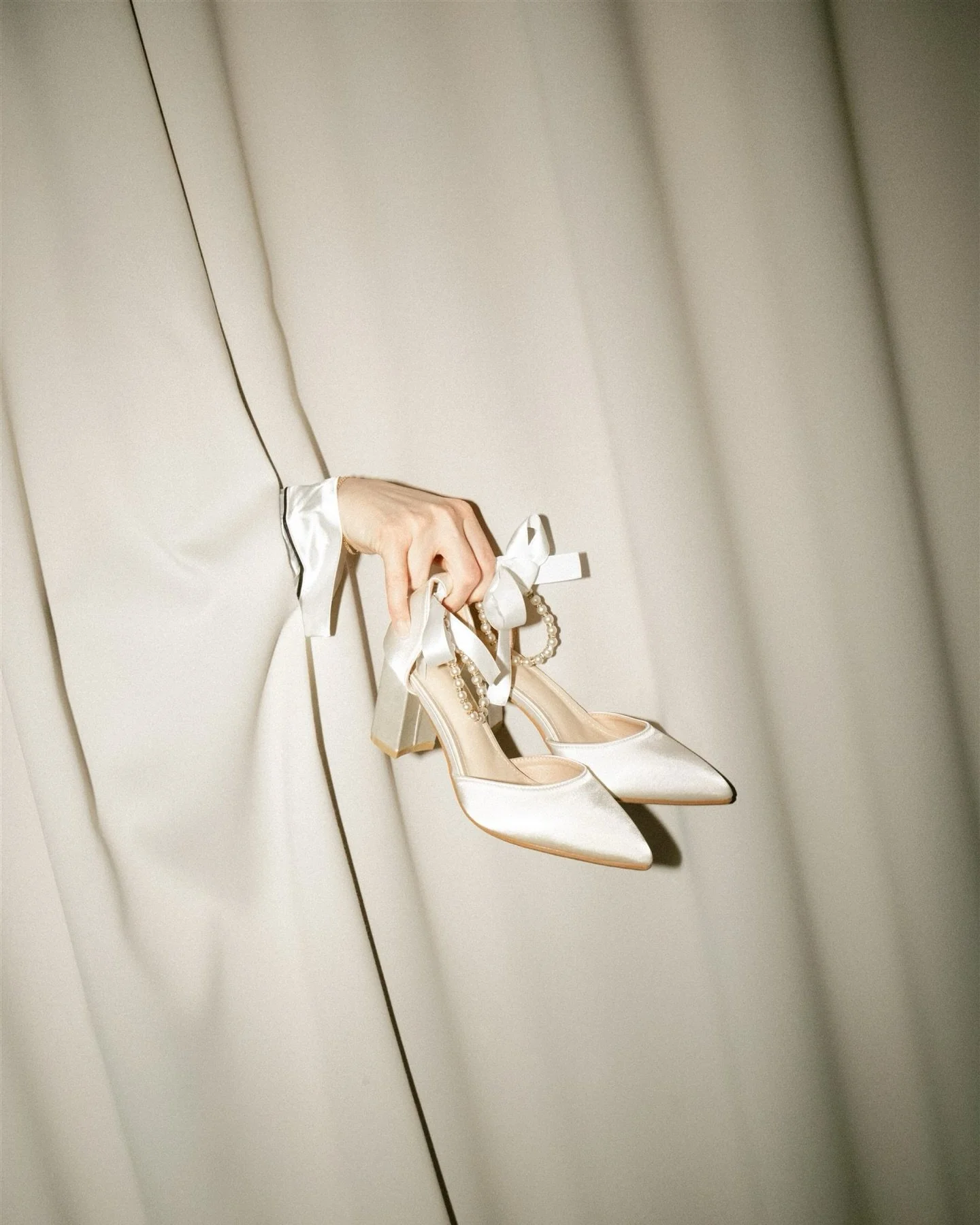 Emmanuelle et Damien, un mariage d&rsquo;hiver &agrave; @hoteldeglace 

Le froid, le calme et beaucoup de douceur : des images simples, sinc&egrave;res, o&ugrave; l&rsquo;on ressent surtout la connexion, la confiance et la joie d&rsquo;&ecirc;tre ens