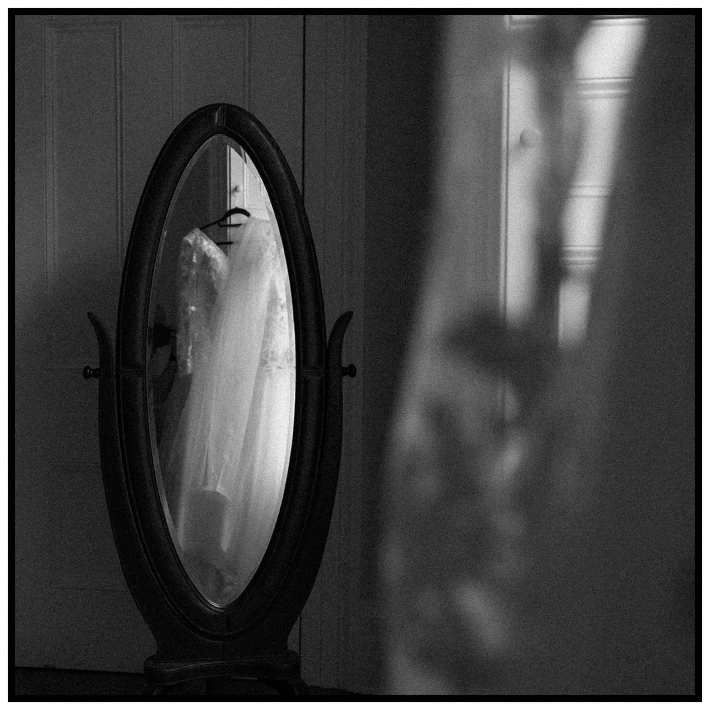 Miroir et robe, 2024