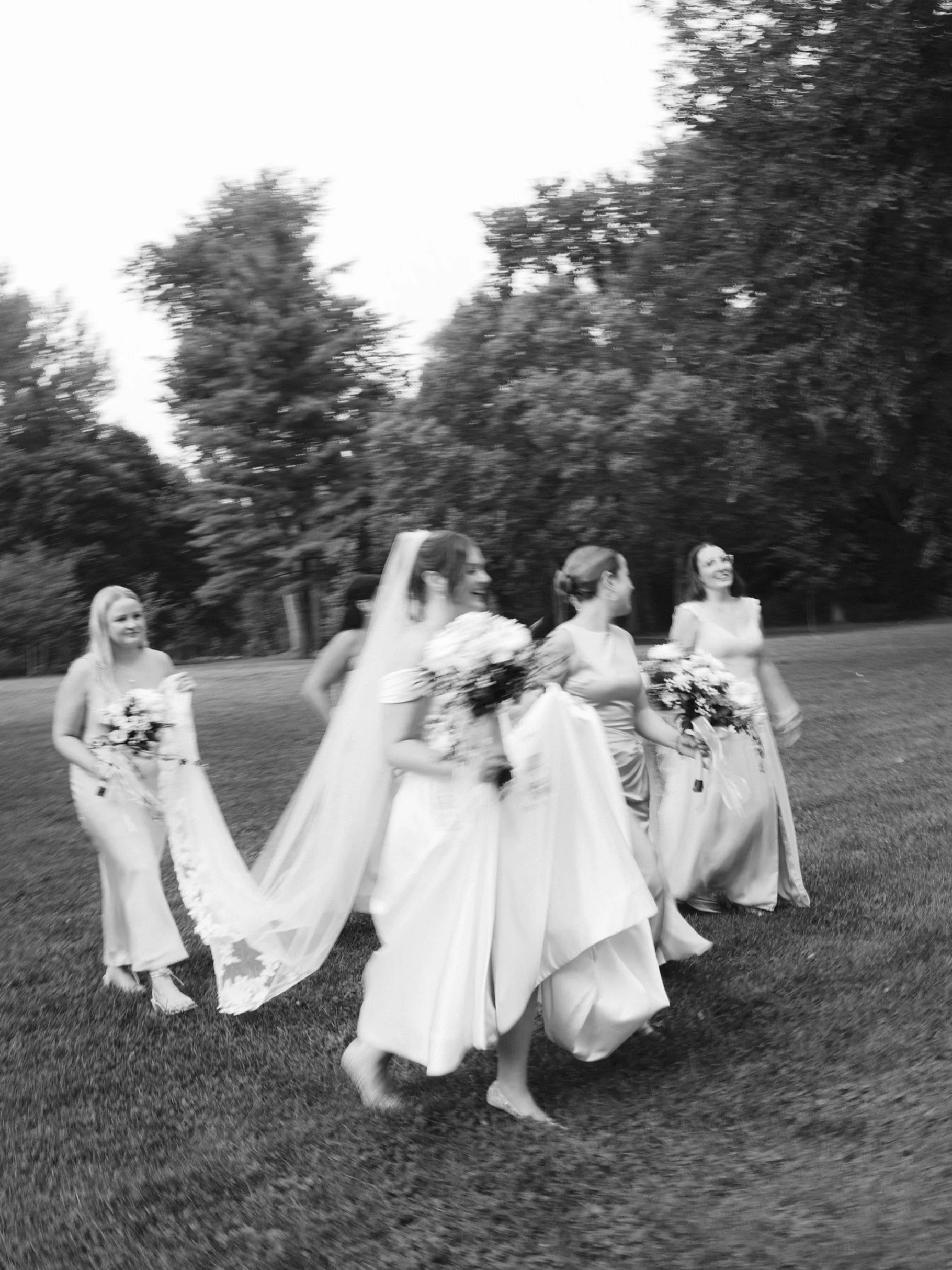 🖤#filmphotographyquebec #analogphotography #35mmphotography #quebecweddingphotographer #shotonfilmwedding