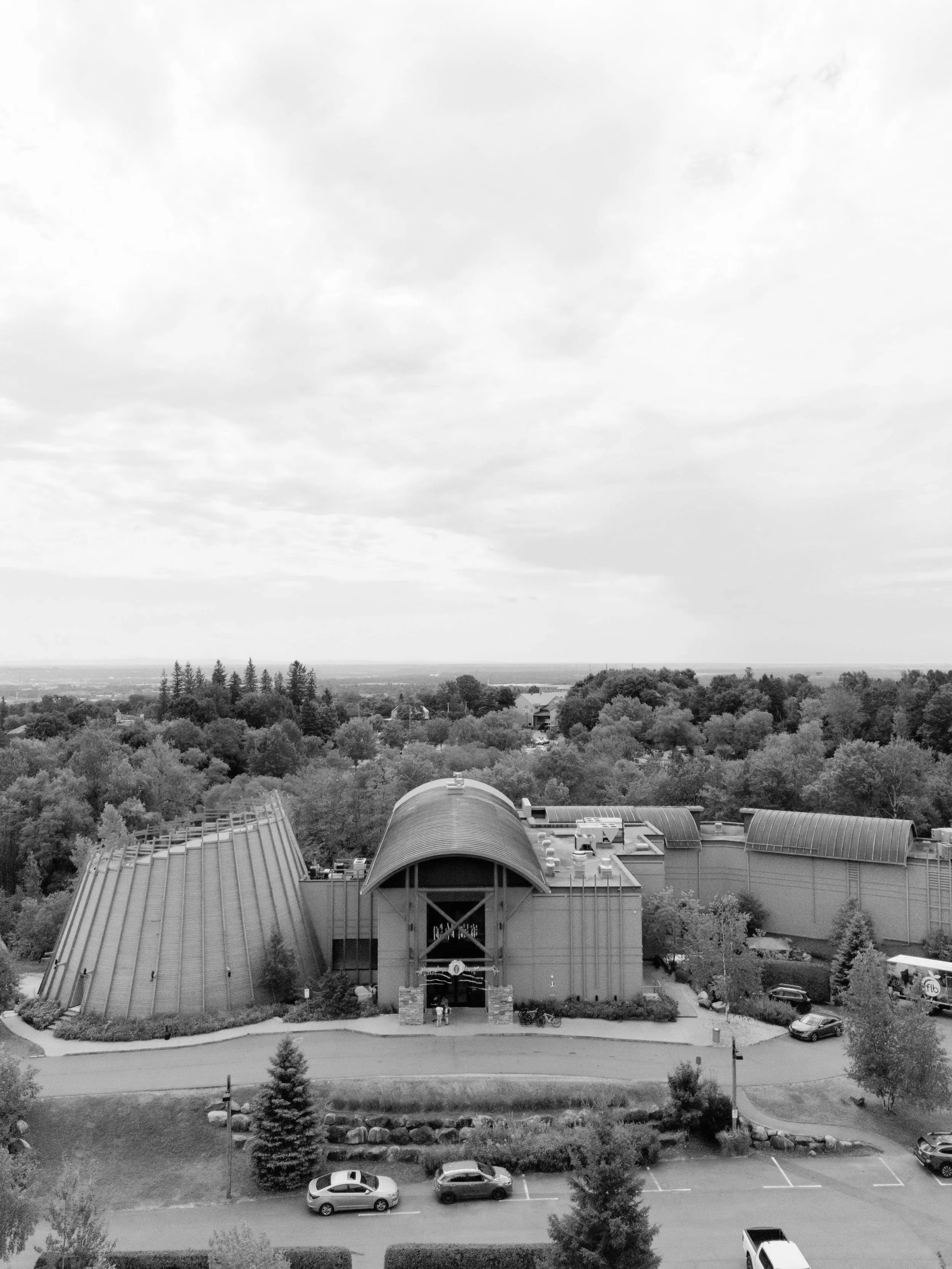 Mariage à l’Hôtel des Premières Nations à Wendake, célébration entourée de nature