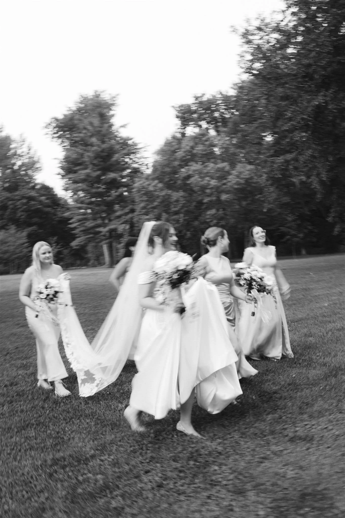 Photographe mariage Montréal préparatifs marié matin calme