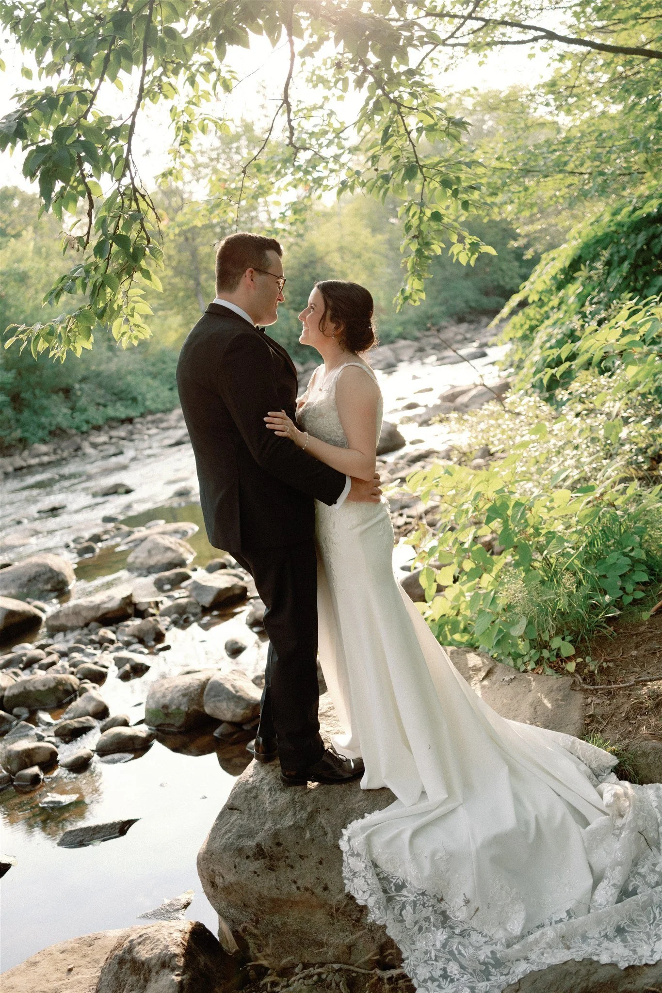 Photographe mariage Montréal regard complice couple