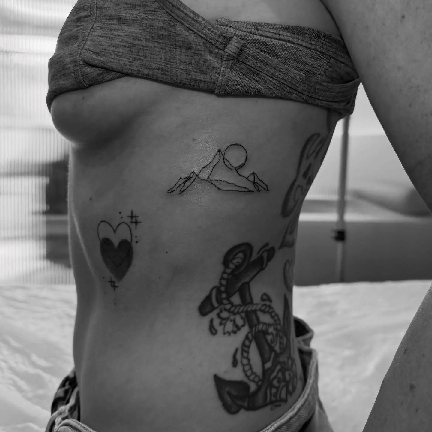 Chasing moonlight and mountain air 🌙🗻 loved my day today, gorgeous clients, so grateful for you all 🤩🤍 

#finelinetattoocheshire #finelinetattoo #fineline #audlem