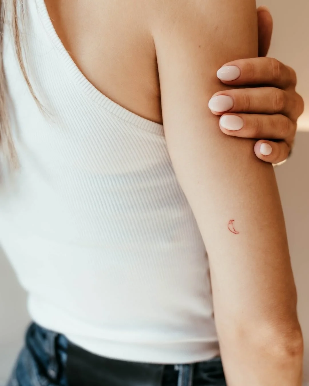 A spicy little surprise 🌶🔥

Loved working on this tiny tatt. The back of your arm is the perfect place for a fun little addition to your personal canvas.

#ChilliTattoo #ChilliPepperTattoo #RedInkTattoo #FineLineTattoosCheshire #MicroTattoo