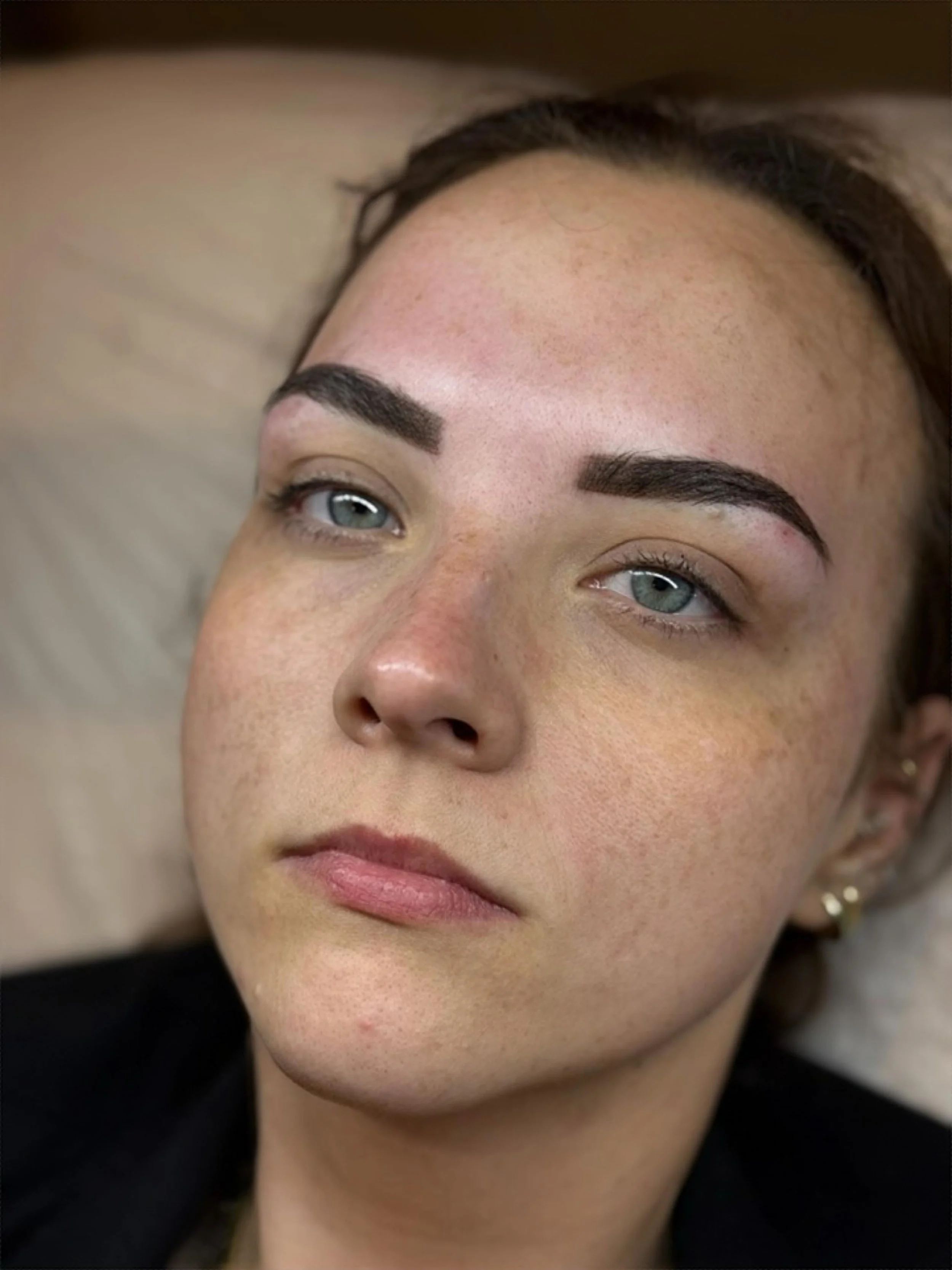 Fresh&hellip; 🫧  those blue eyes 🤩

Brow colour will soften by around 40%&hellip; most of my clients come back opting for that fresh done colour though 🤭 

#permanenteyebrows #permanentmakeup #cheshire #browtattoo #eyebrowtattoo