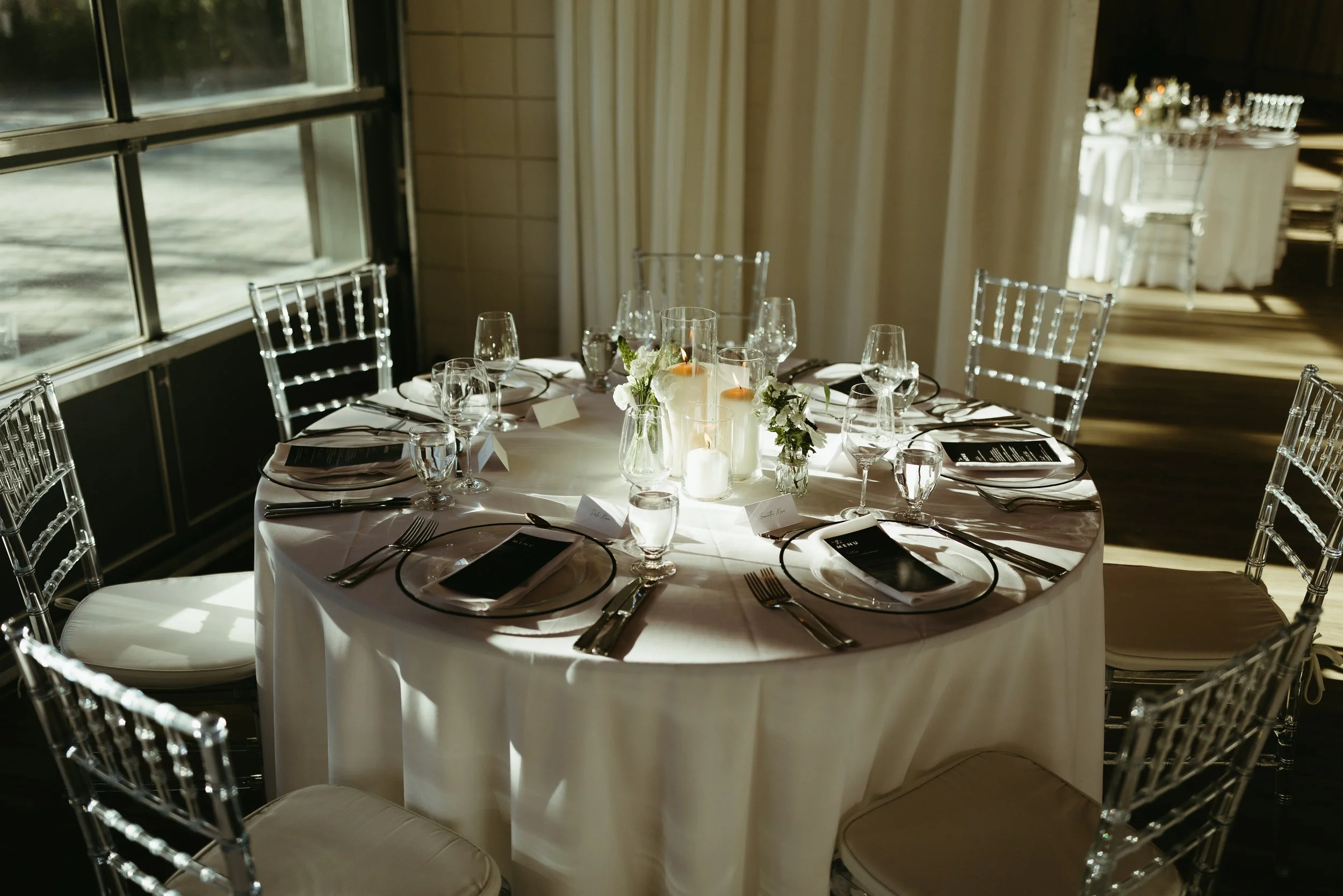 Modern black and white wedding table decor at Azuridge wedding venue in Calgary 