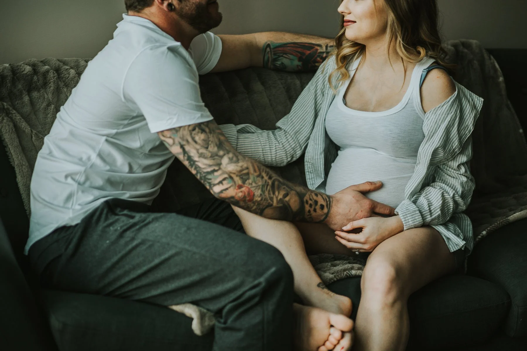 Calgary-Intimate-Maternity-Photographer