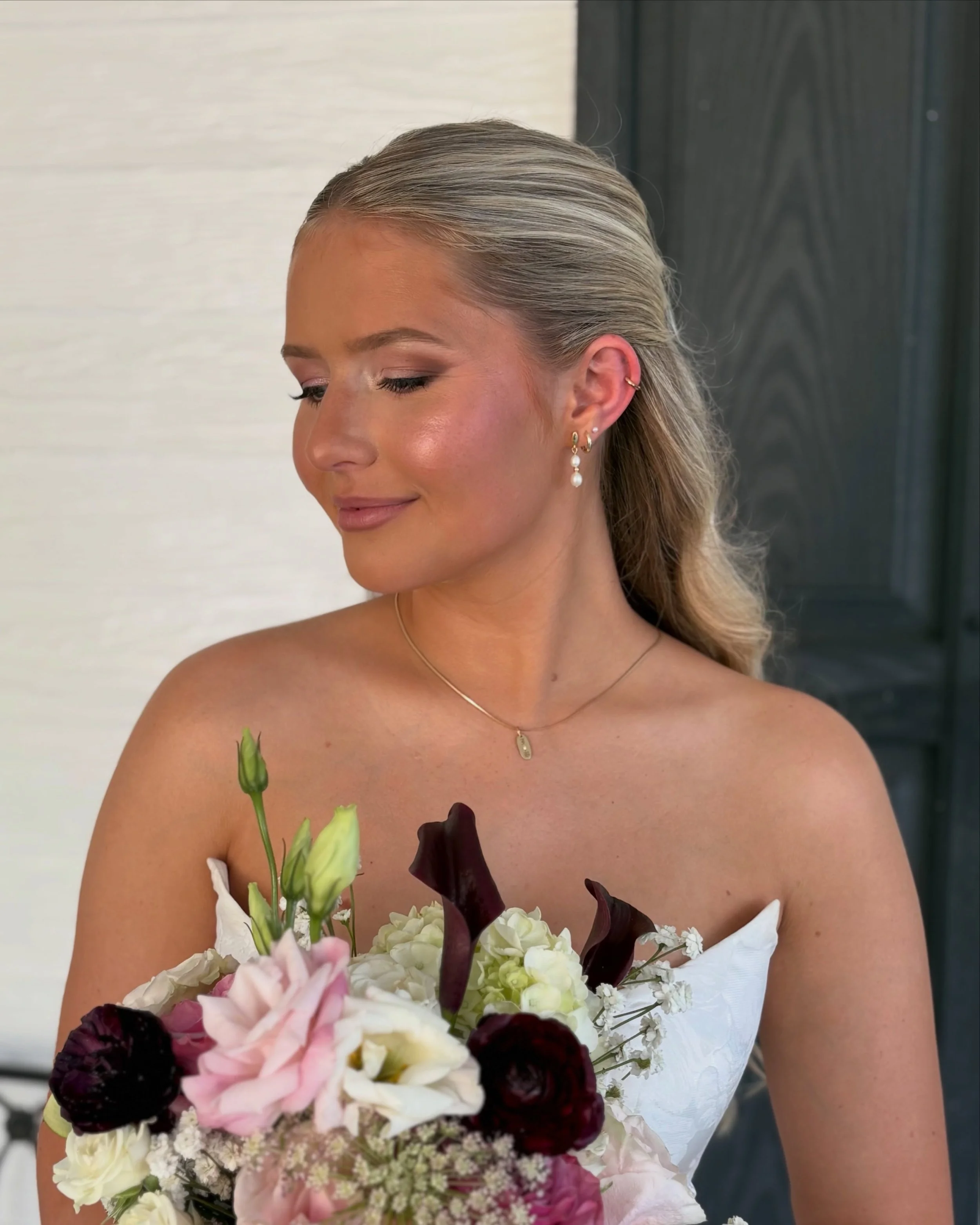Angel bride, Bretta🤍🪷

SKIN
@thayers Exfoliating Pads
@dalba Serum Mist
@theinkylist Water Cream

BASE
@hauslabs Foundation
@elfcosmetics Concealer 
@anastasiabeverlyhills Powder
@madebymitchell Cream Contour + Blush
@physiciansformula Powder Bronz