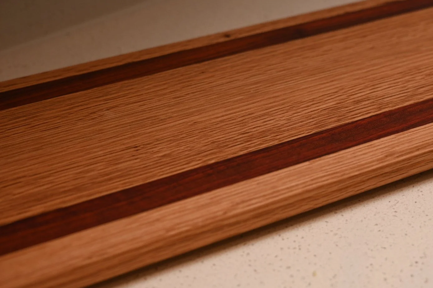 white+oak+edge+grain+cutting+board+1.png