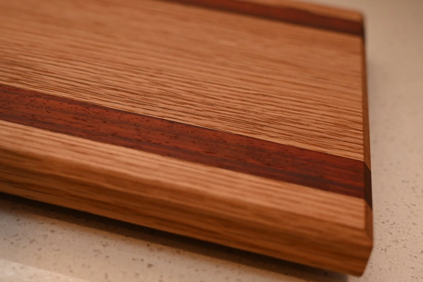 white+oak+edge+grain+cutting+board+2.png