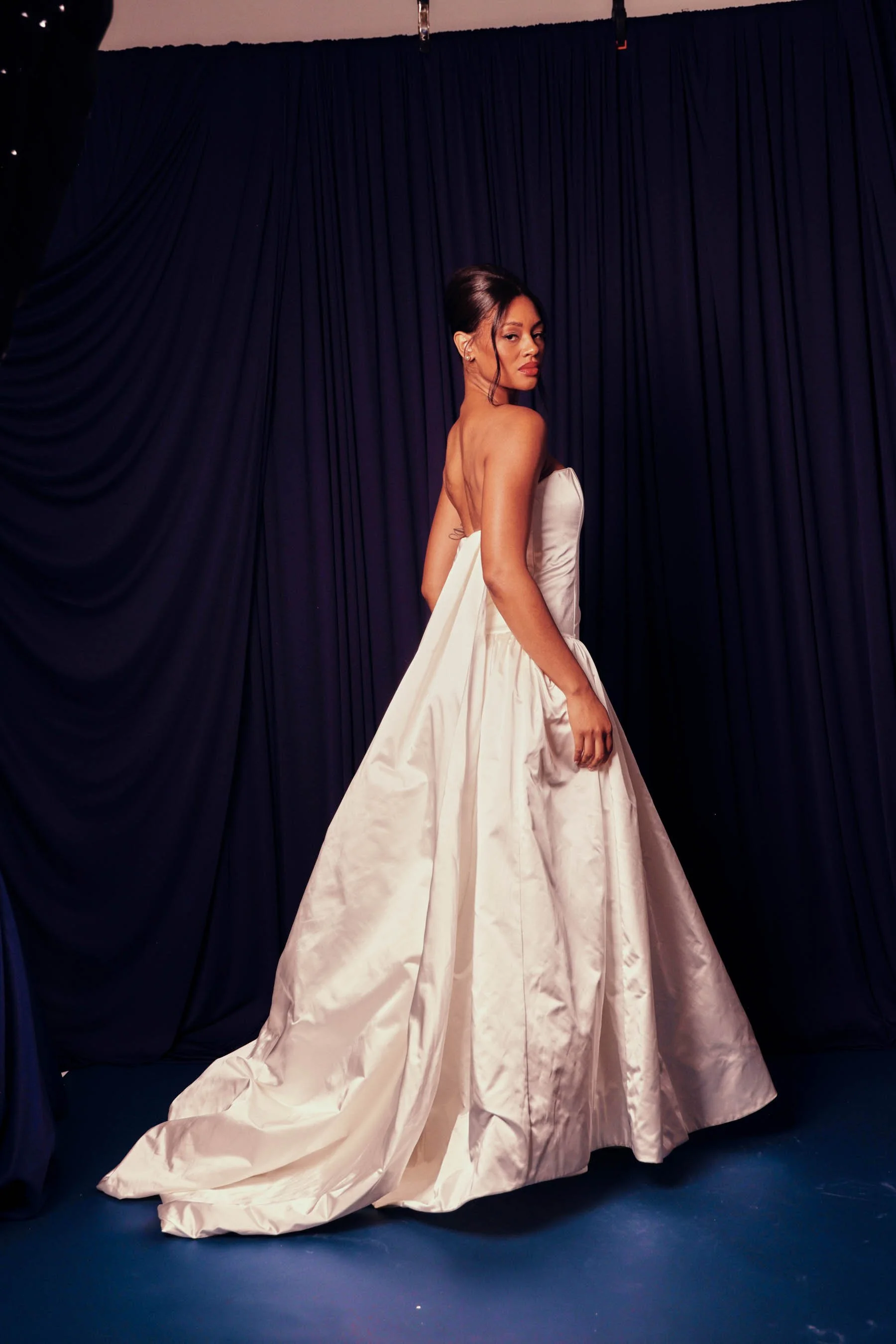 Sheyda train full side.jpg