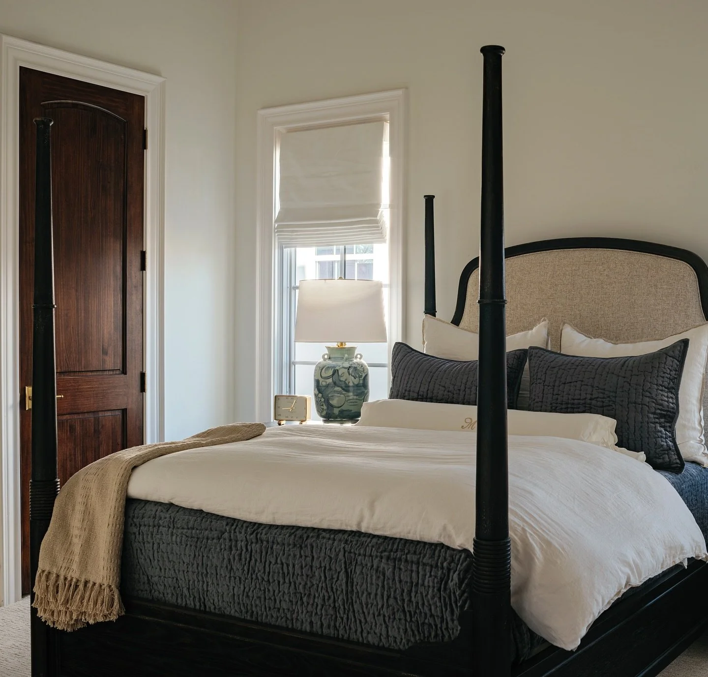 Luxury doesn&rsquo;t have to mean loud - it can be warm and cozy too. 

Photography: @beccaleaphoto