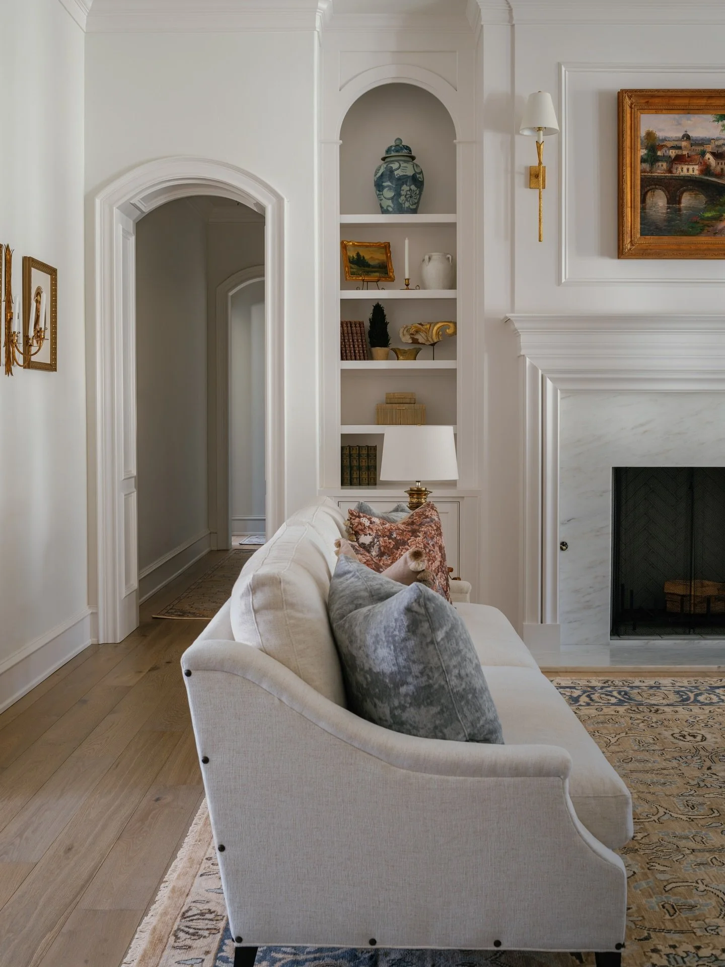 We all know that details make the difference. This is true even in your millwork. This room is shaped by the architectural elegance of the wood mouldings, casings, and paneling&mdash;transforming a tree into a treasure.

Photography: @beccaleaphoto