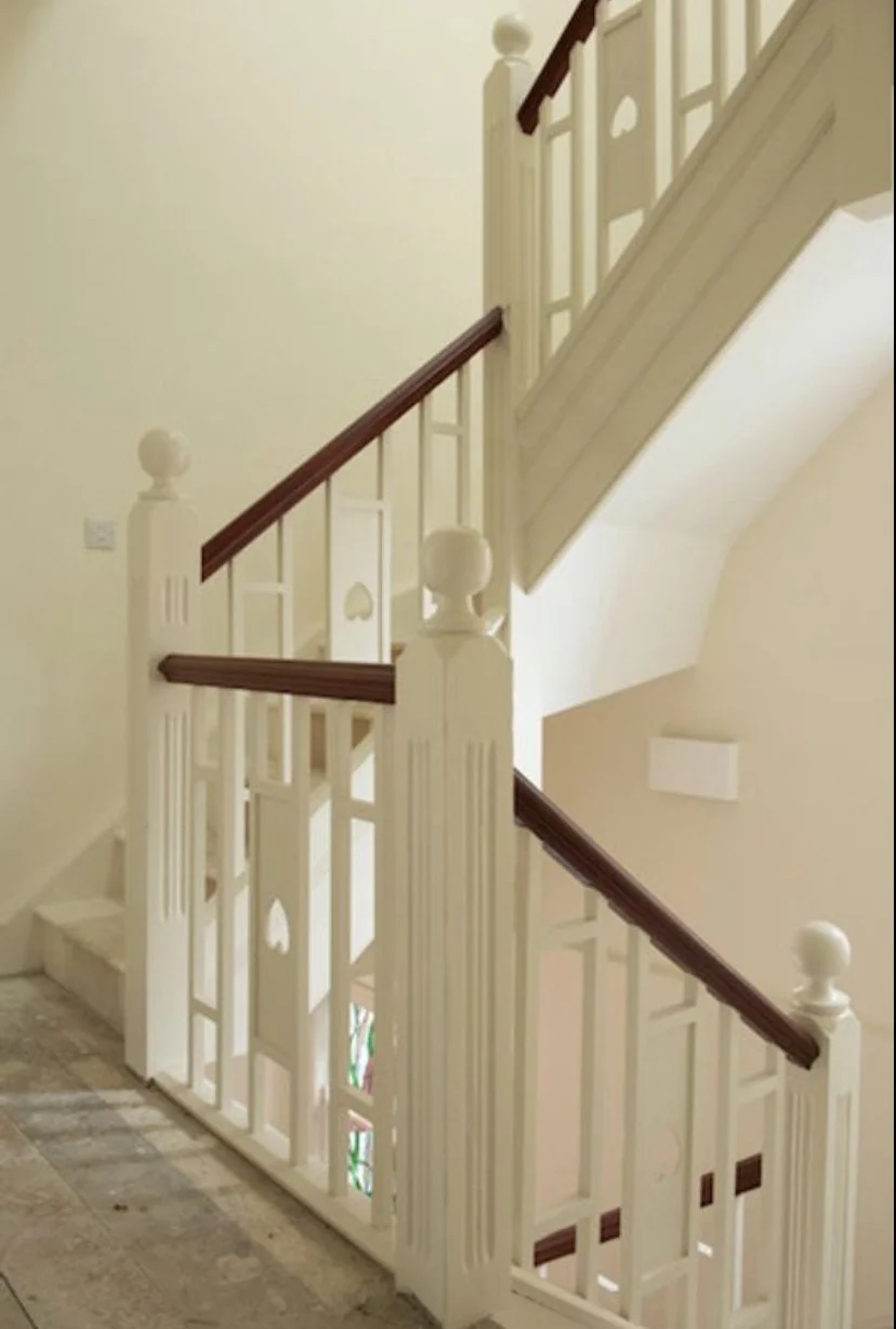 banisters painting