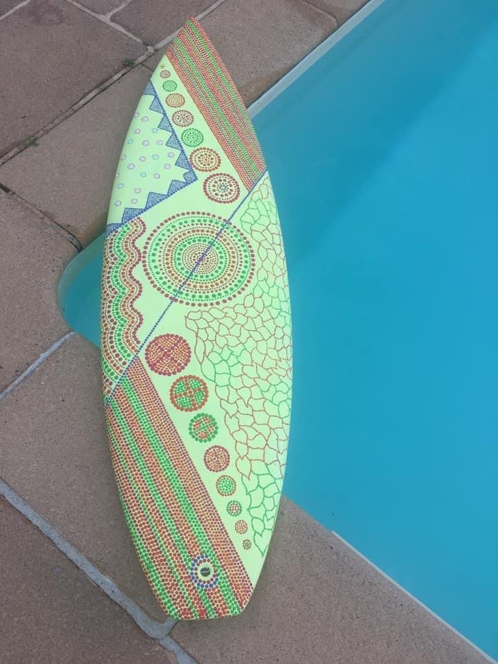 PLANCHE SURF - POINTILLISME - PENTURE ACRYLIQUE - COULEURS