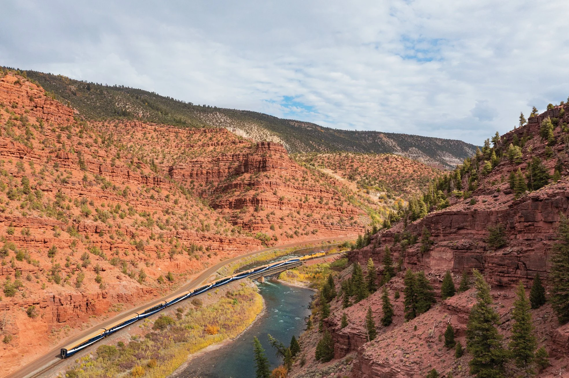 RM21_RTR_Train_Exterior_Red_Canyon (1).jpg