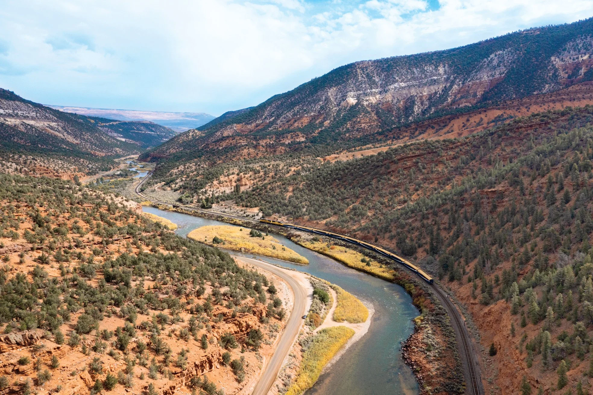 RM21_RTR_Train_Exterior_Red_Canyon.jpg