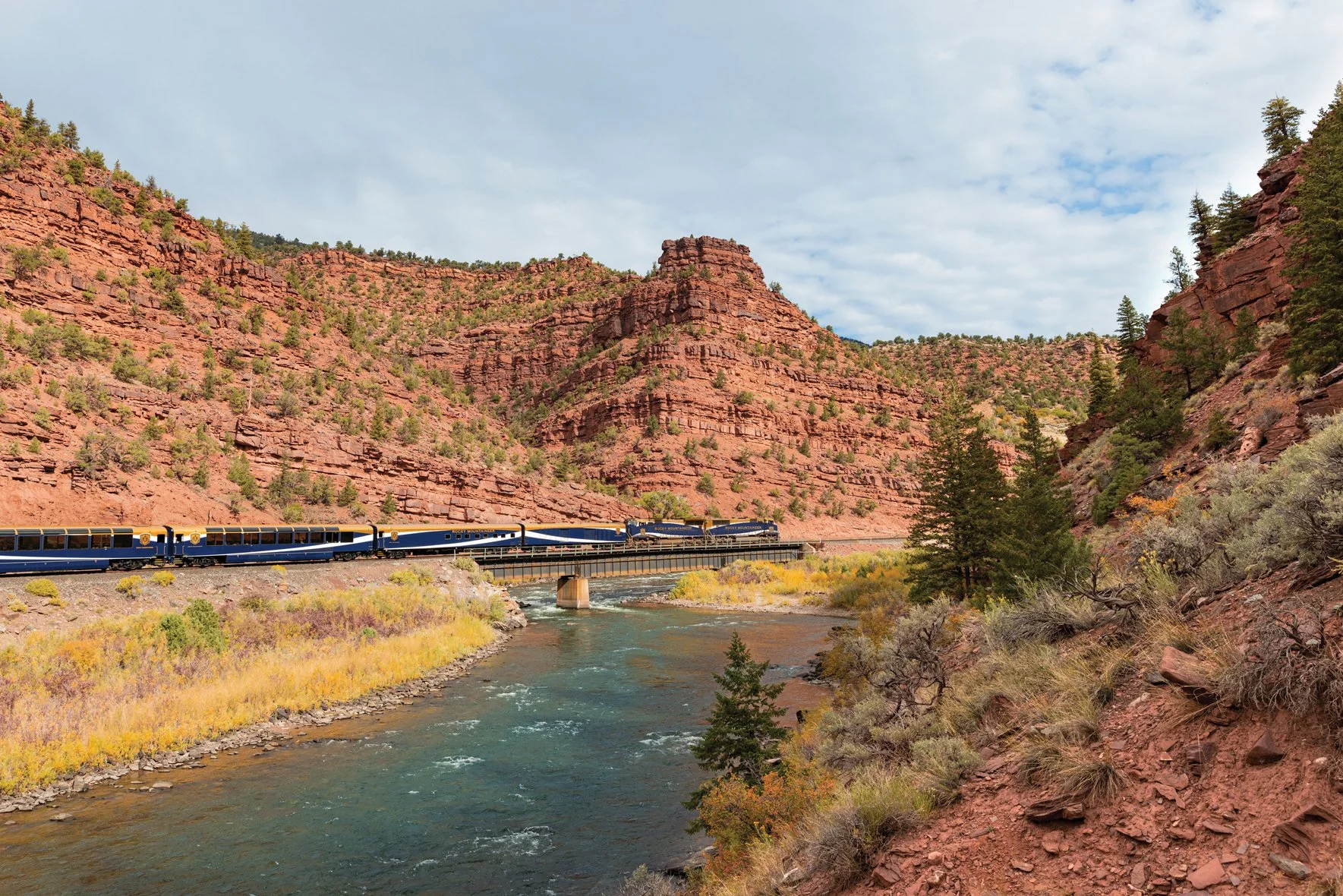 RM21_RTR_Train_Exterior_Red_Canyon_Edit.jpg