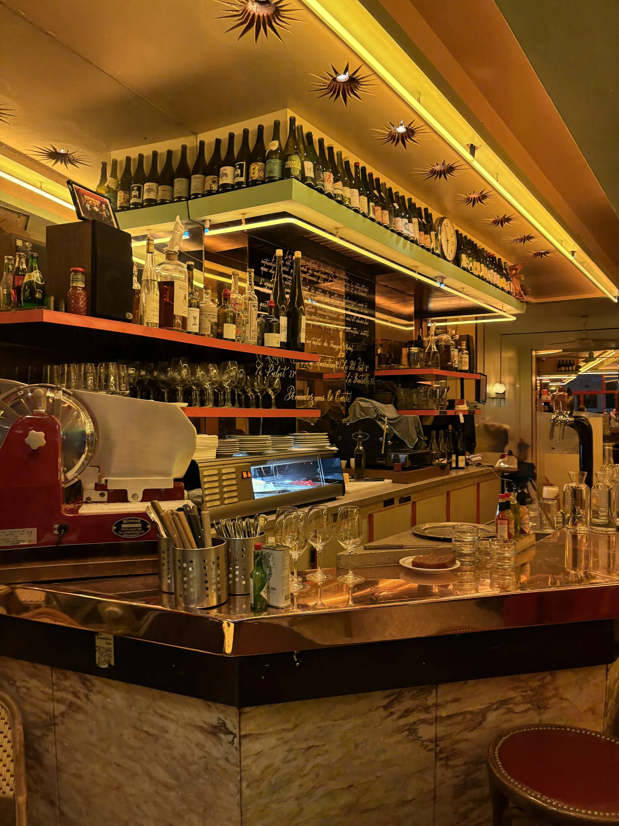 Aux Deux Amis interior.jpg