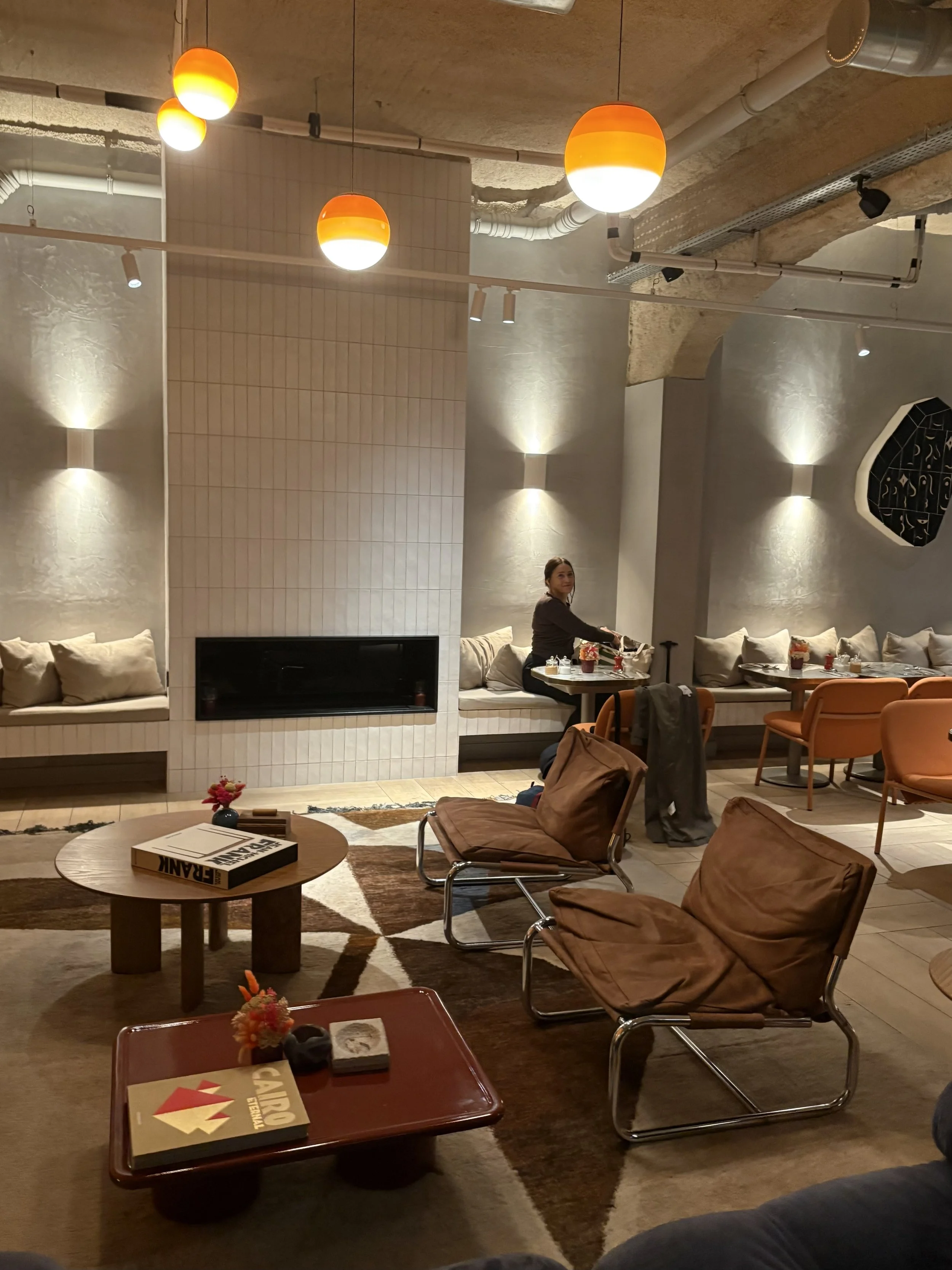 Karnie at breakfast in the Hotel Pilgrim.jpg