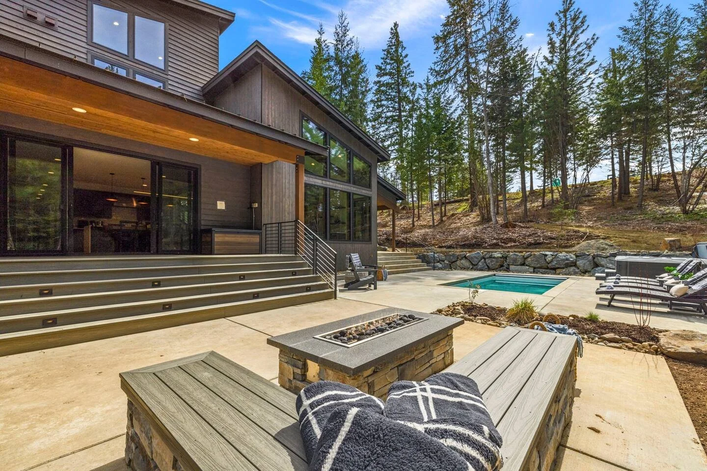 Niaz Exterior Patio 1.jpg