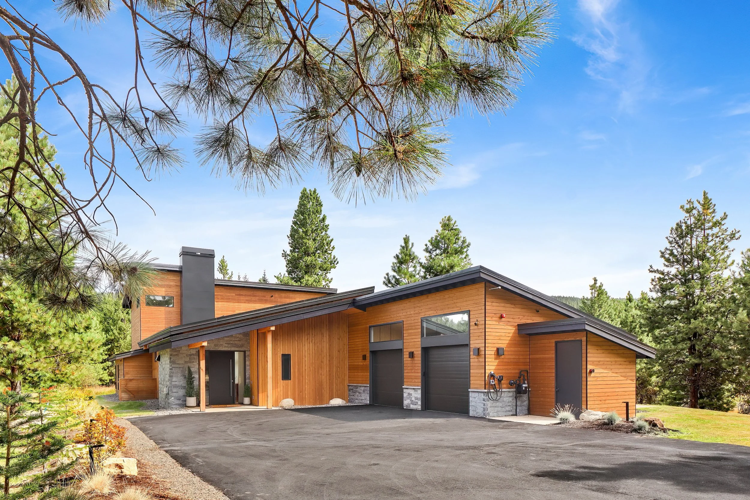 025_Trinisi smaller .jpg