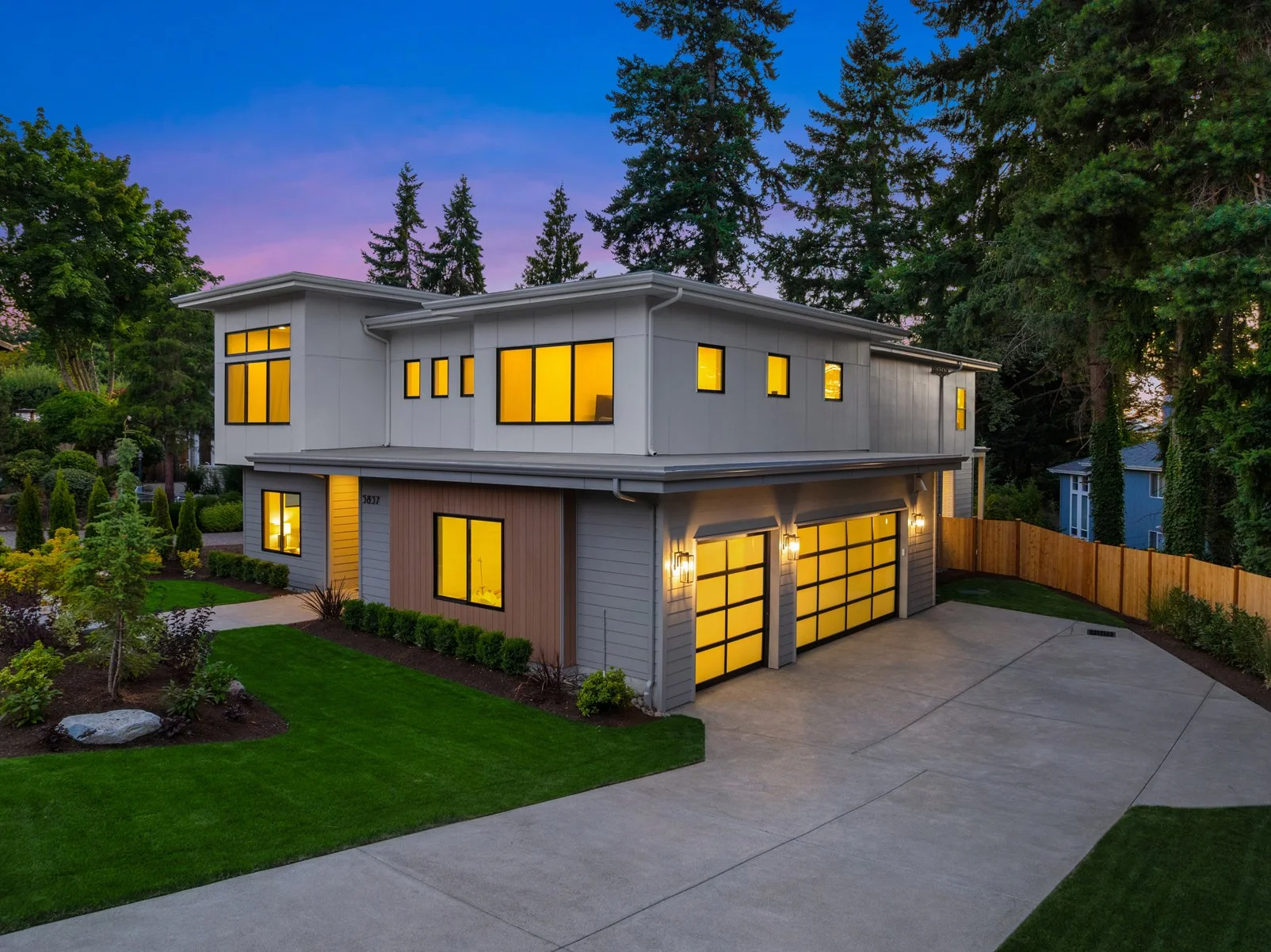 456-5837 112th Pl NE-Kirkland-WA-MN Custom Homes-03-Front.jpg