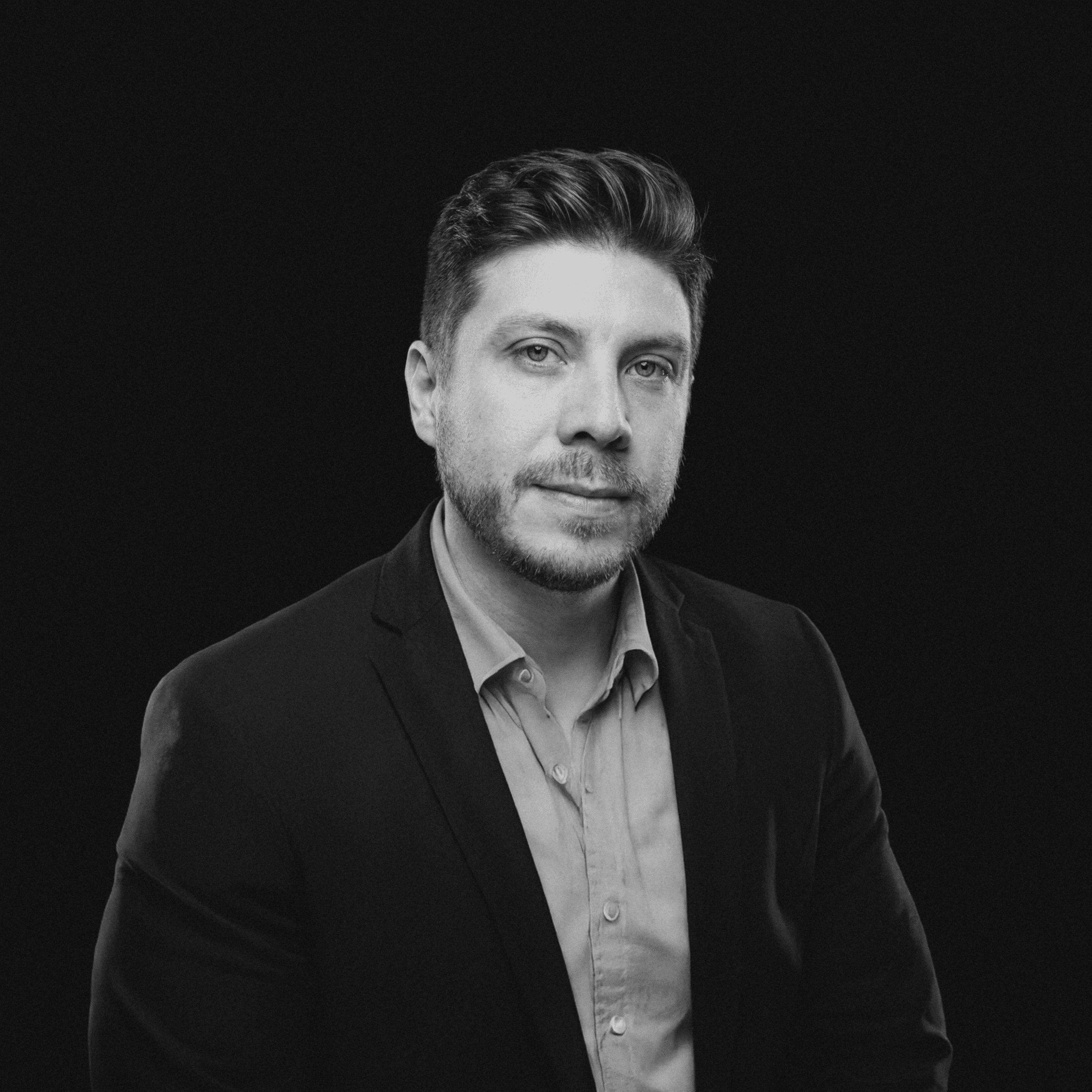 Retrato de Director de Operaciones de Shō Estudio