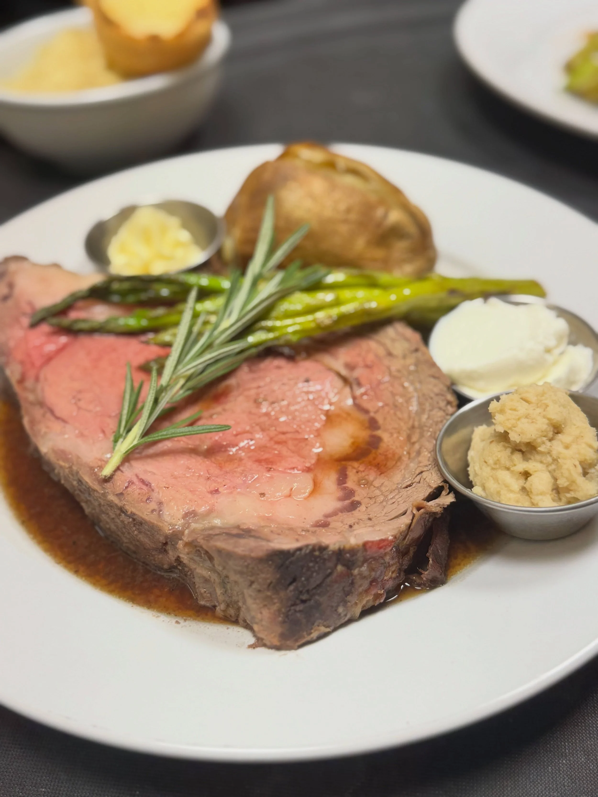 It&rsquo;s Tuesday&hellip;and you know what that means 😉

We&rsquo;ll be serving prime rib tonight! Savory and delicious, served alongside a baked potato and asparagus. 🍽️🥩

#savorthemoment #eatlocal #SAVOURFarmville