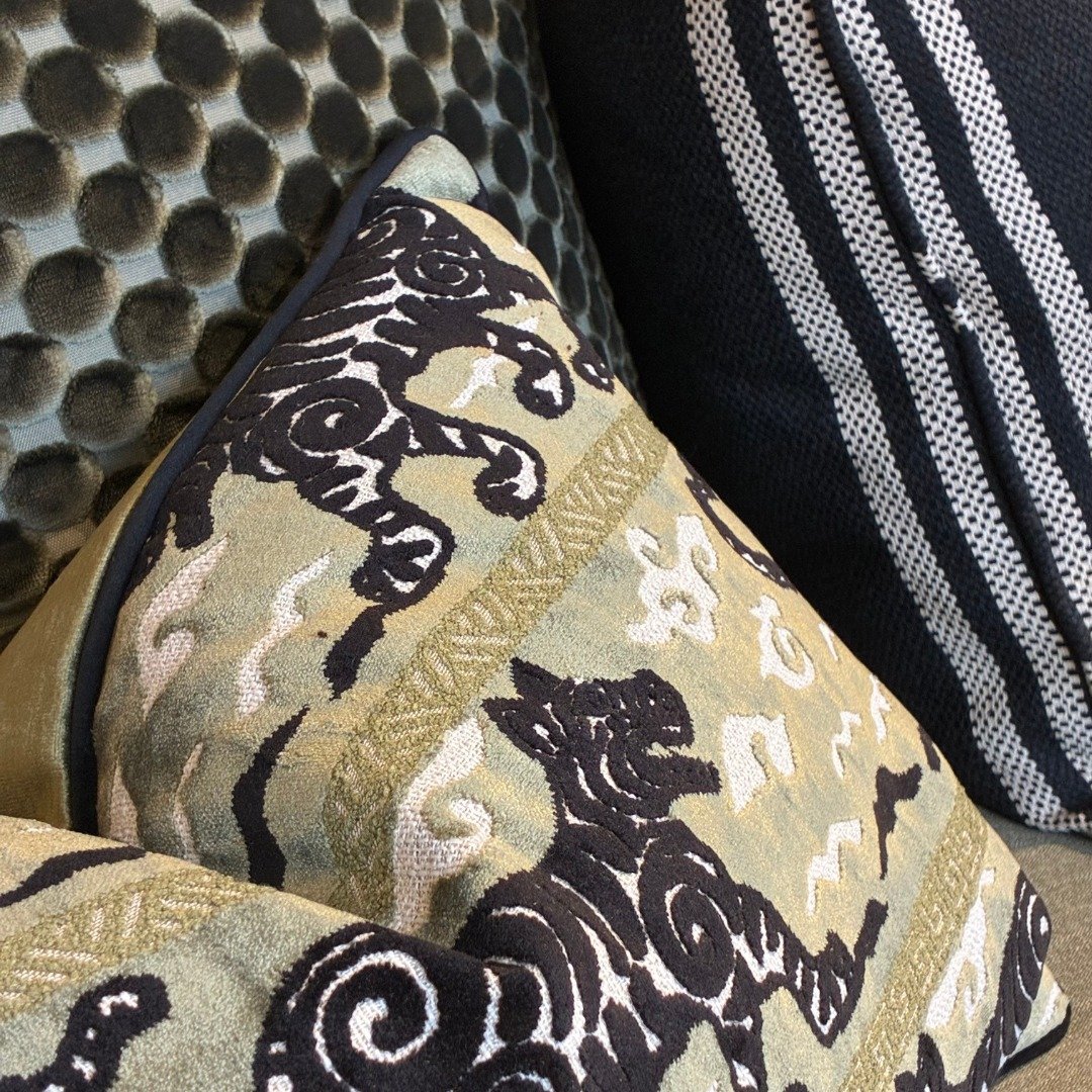 Need to jump-start your spring refresh? Come visit our showroom this weekend to add something unique and beautiful to your home! Open 10-3.

#interiordesign #interiordesignshowroom #davidlyalldesign