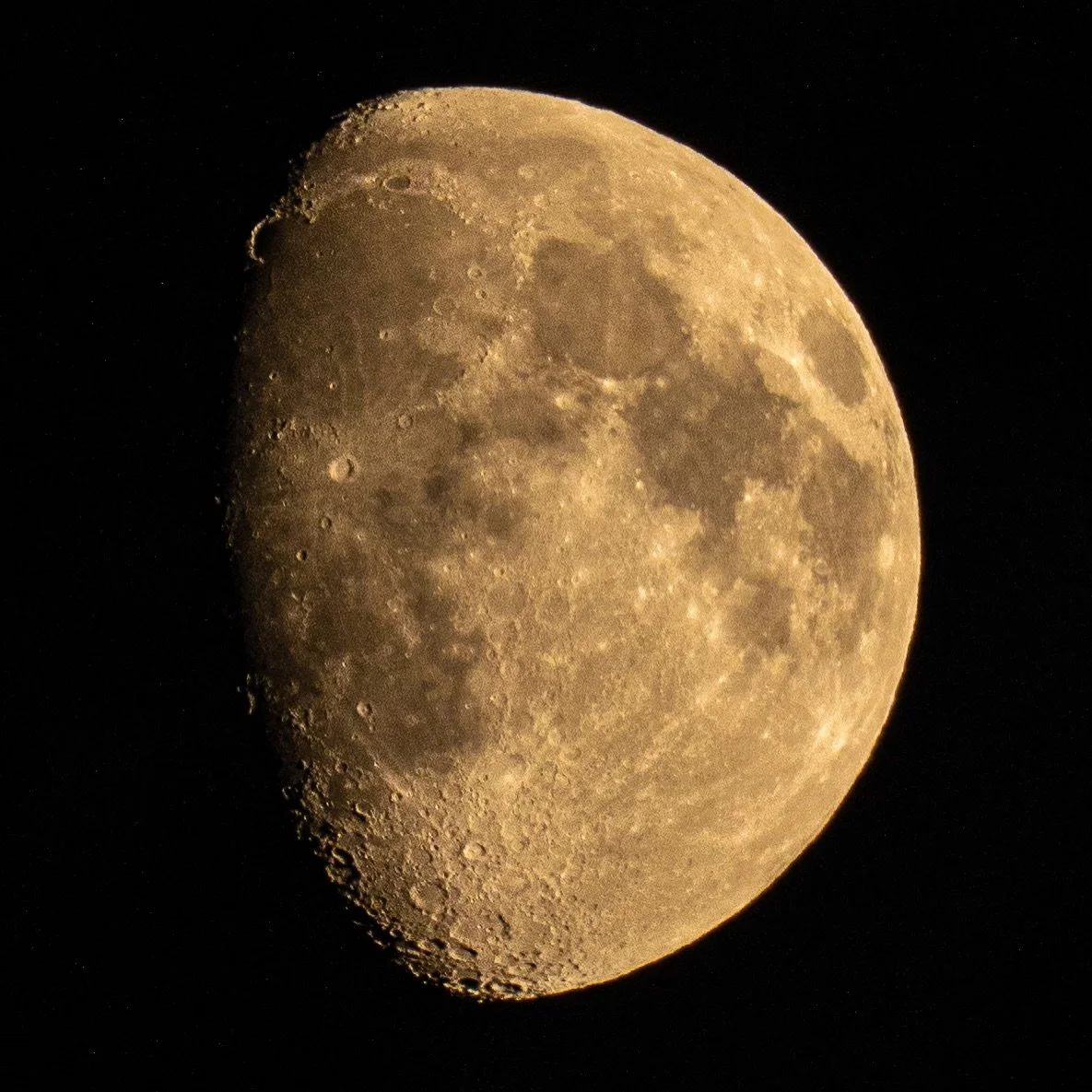 Moon 🌙 

I always question why I still lug my 100&ndash;400mm around&hellip;
It&rsquo;s heavy, takes up space, and most days it never leaves the bag.

But then you get that shot.
The kind of image you can only capture with that lens.
The detail. The