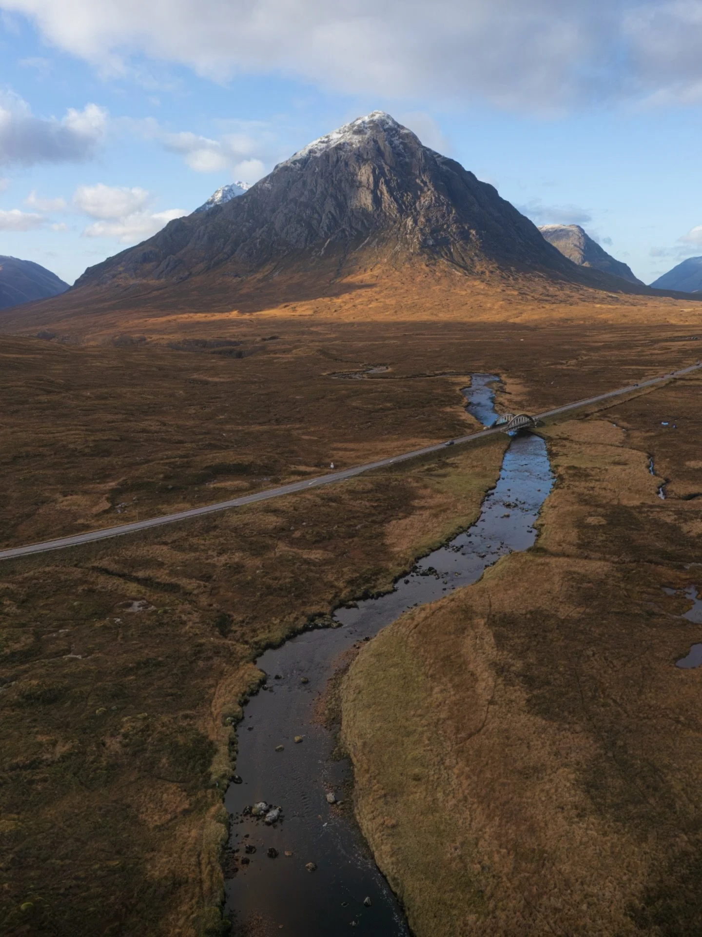 Glencoe from above 

A drone shot from above Glencoe 

On the hunt for a new drone and unsure what to go for 

Buy the mini 5 pro or mavic 4 pro 

Or hold off and see if @djiglobal bring out another one 

Comment below your suggestions ⬇️⬇️

@your_sc