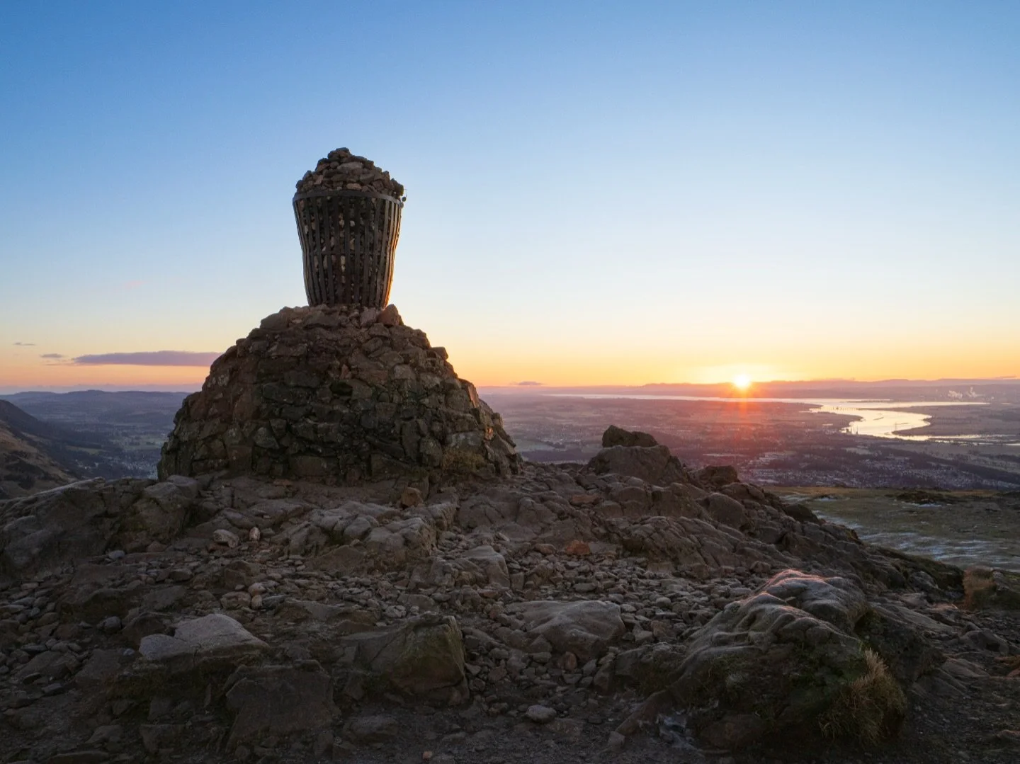 Morning views 

@visitscotland @stirlingalive @your_scotland 

#dumyat #scotland #stirling #sunrise