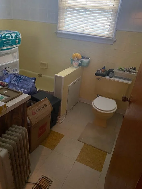 Bathroom-Before 3.jpg
