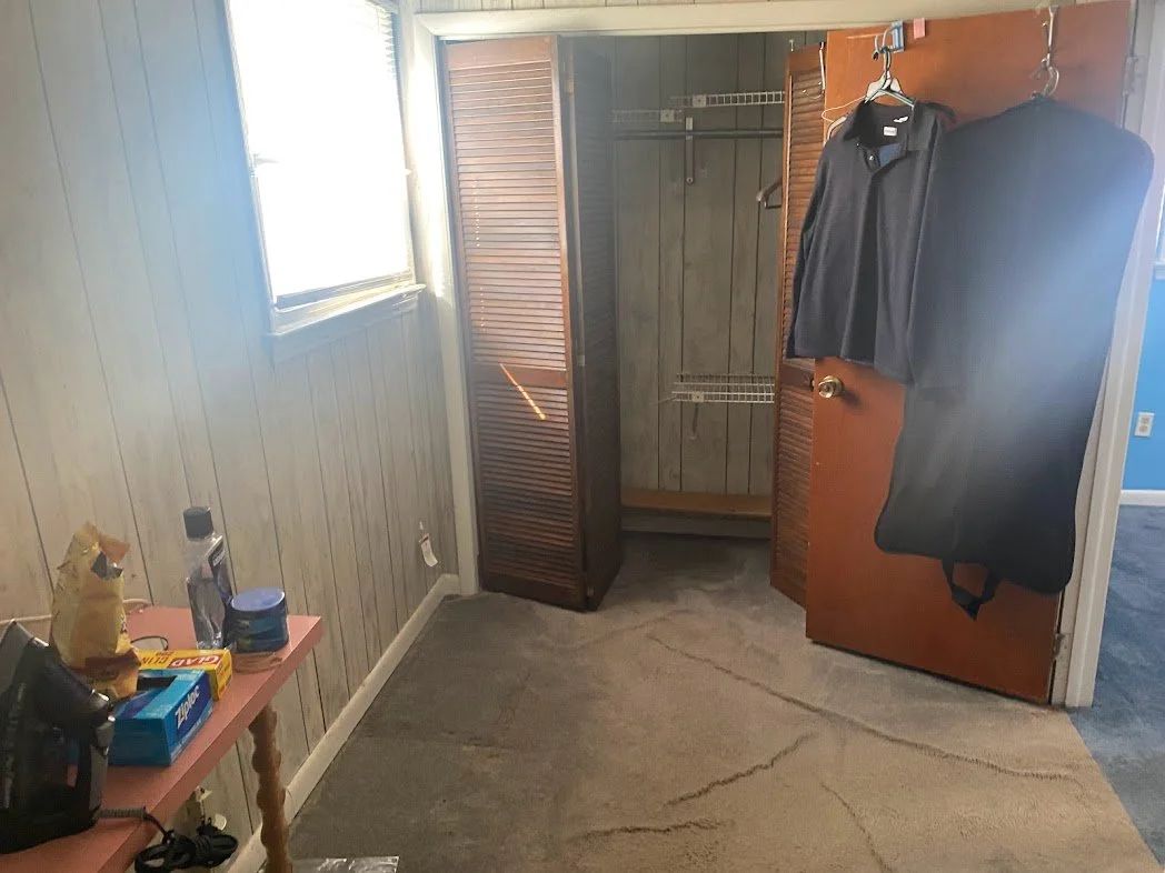 Closet-Before 3.jpg